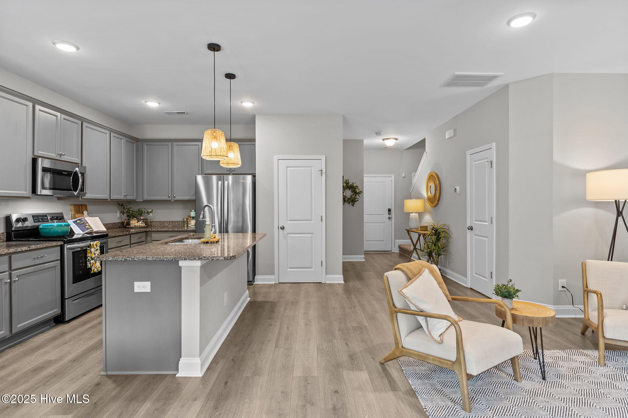 1527 Grey Cliff, Wilmington, NC 28405 – photo 5: 7-living_kitchen_to_entry