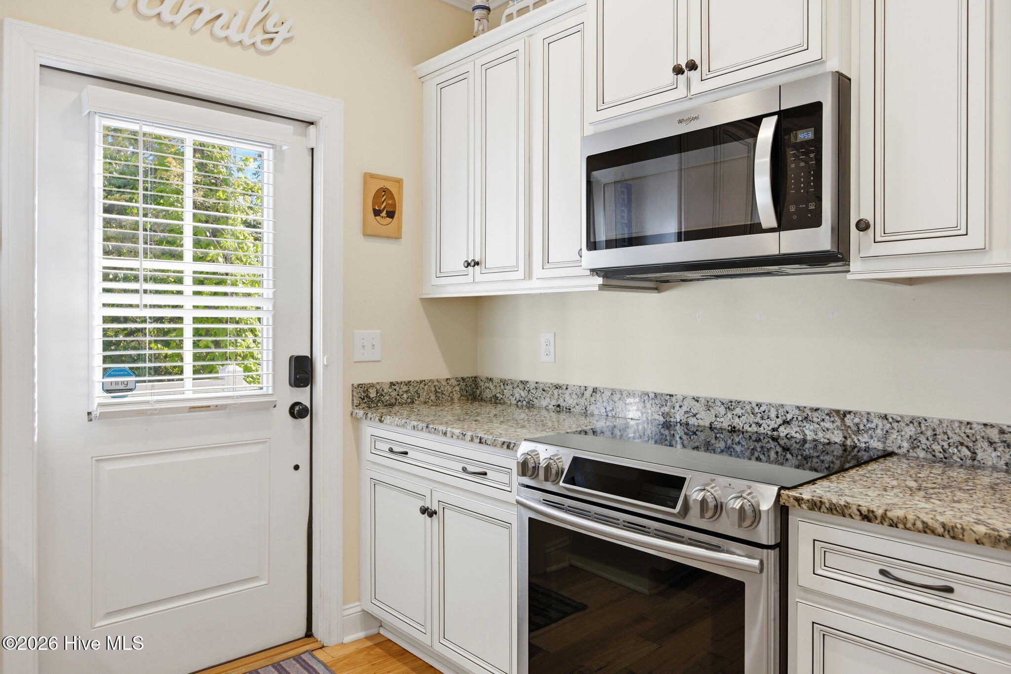 100569649 | Photo 15