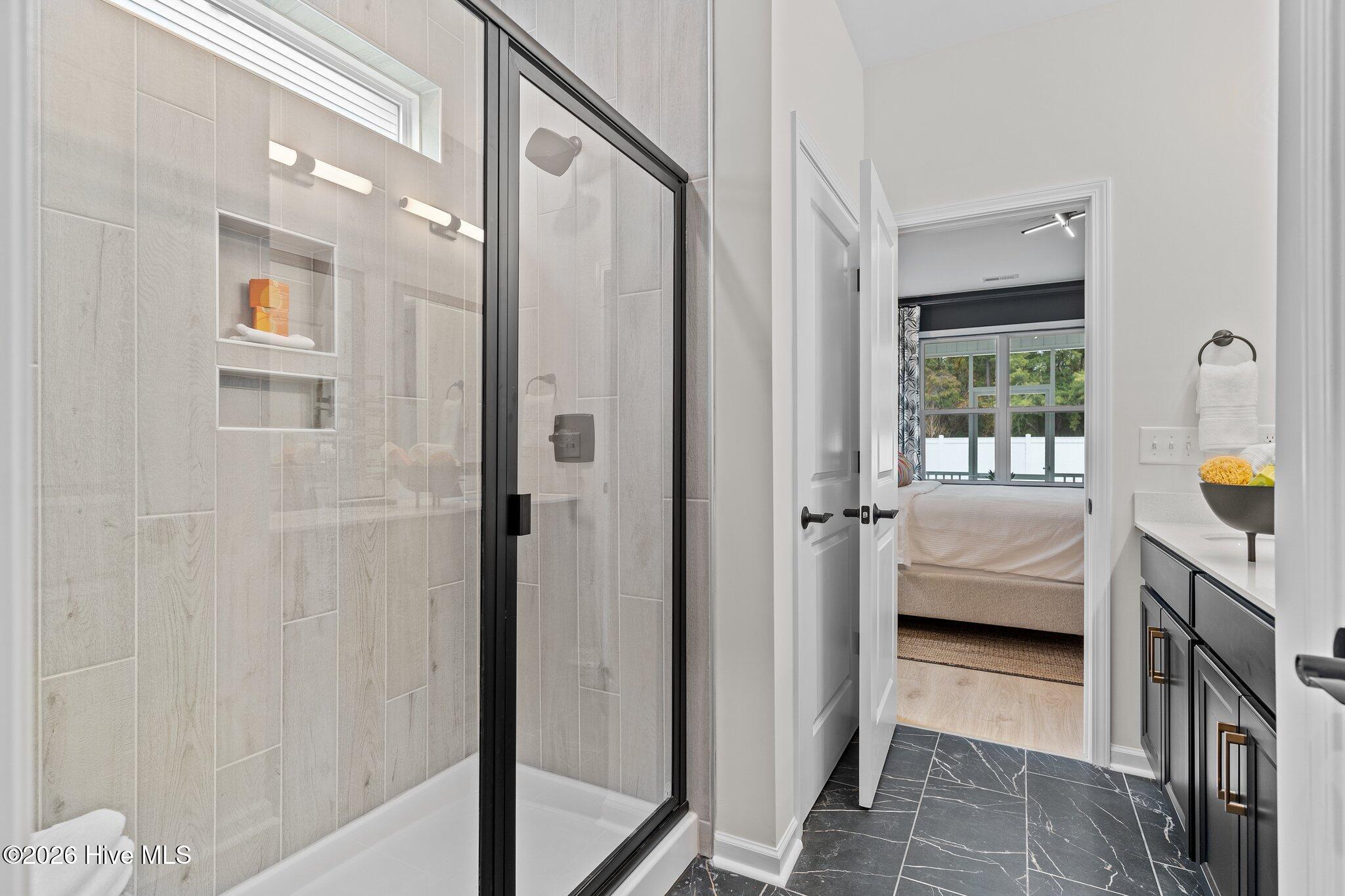 100550054 | Photo 28