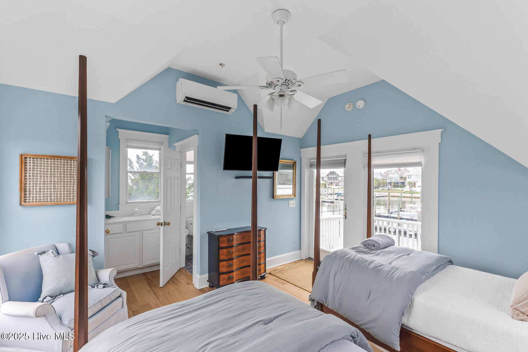 100521307 | Photo 33