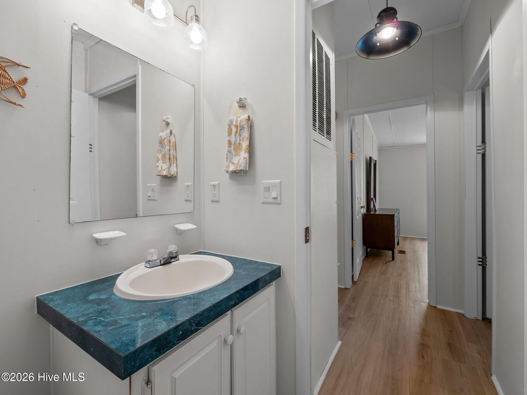 100548525 | Photo 30