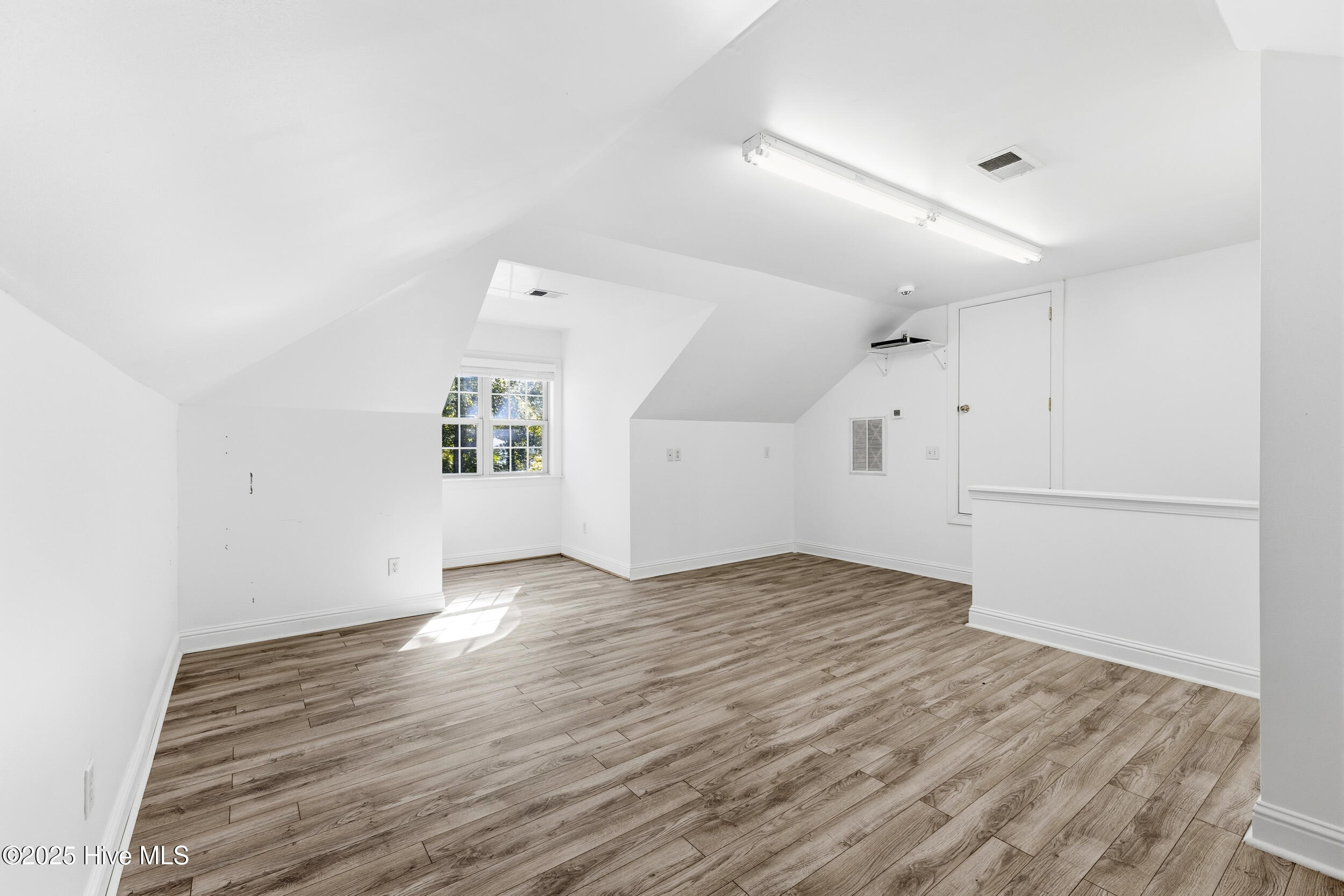 100537755 | Photo 28