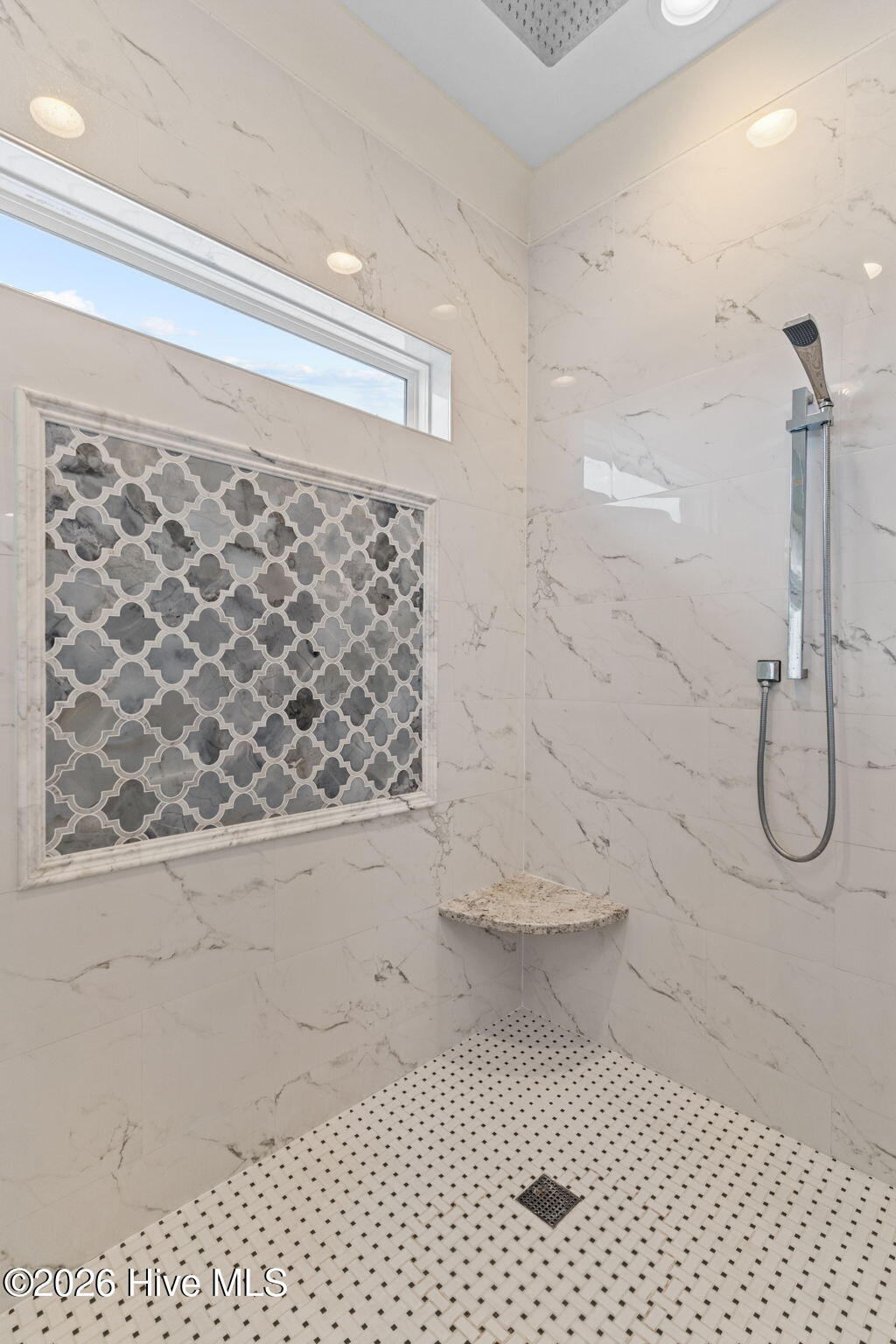 100557179 | Photo 20