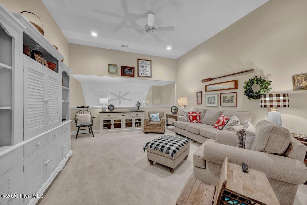 100567820 | Photo 26