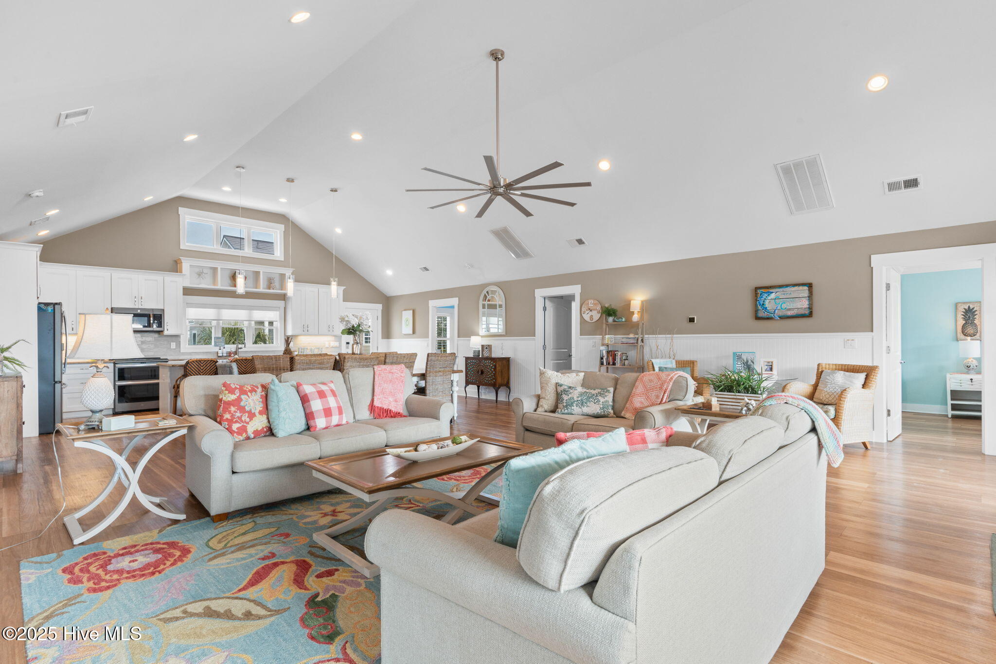 100541677 | Photo 12