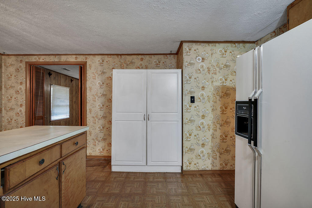 100526038 | Photo 11