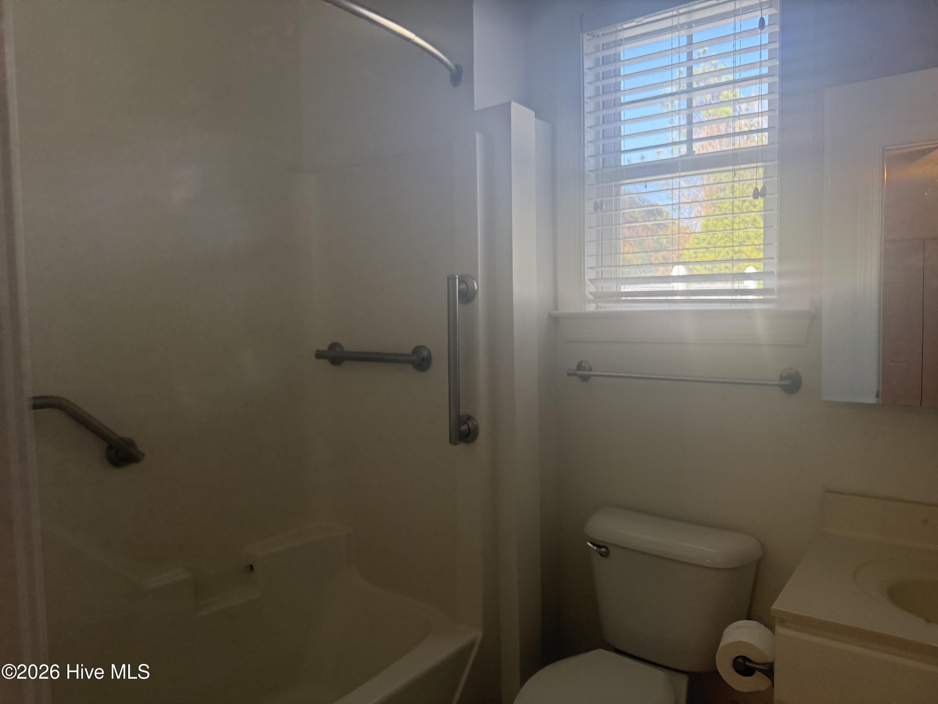 100536834 | Photo 11