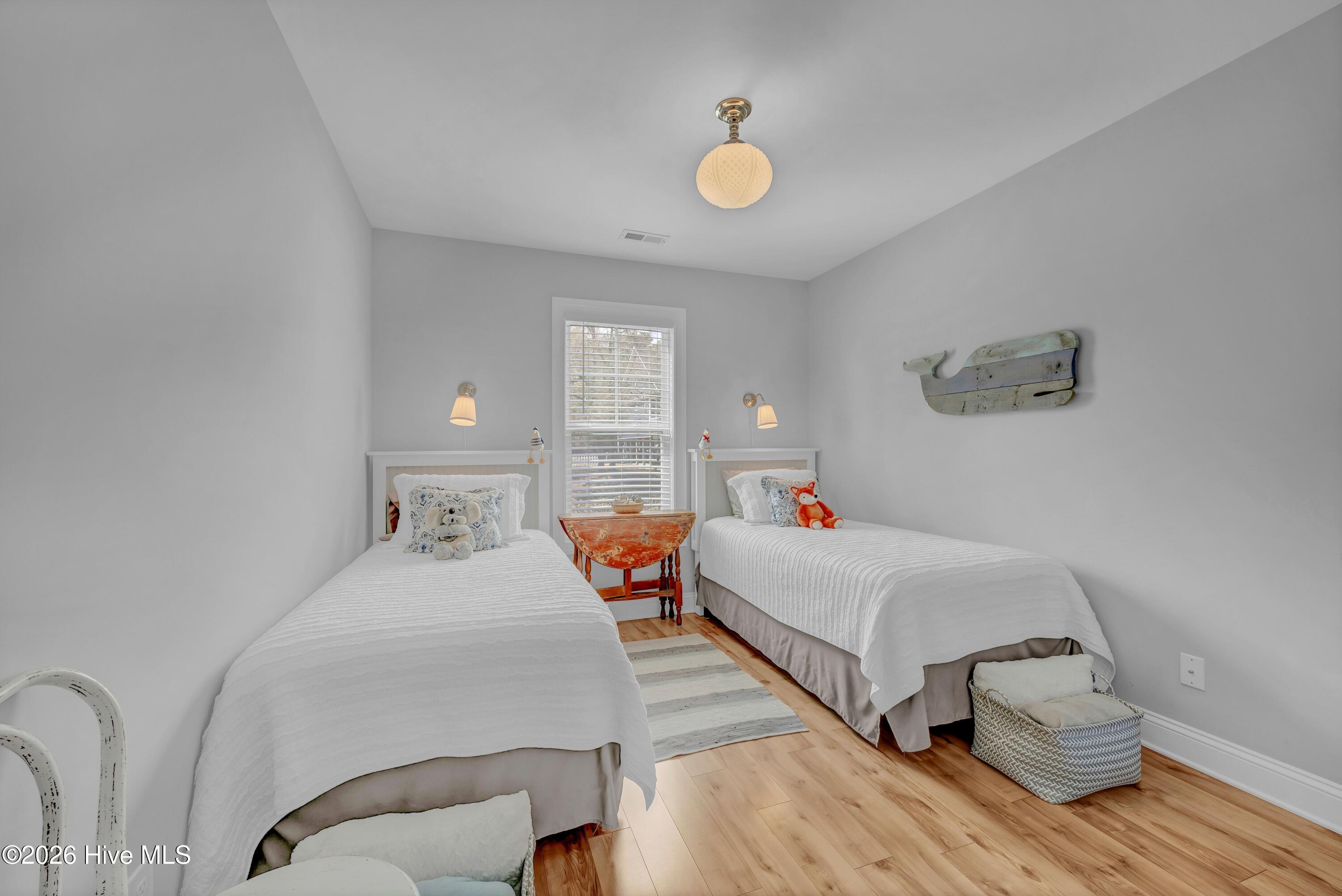 100565000 | Photo 18