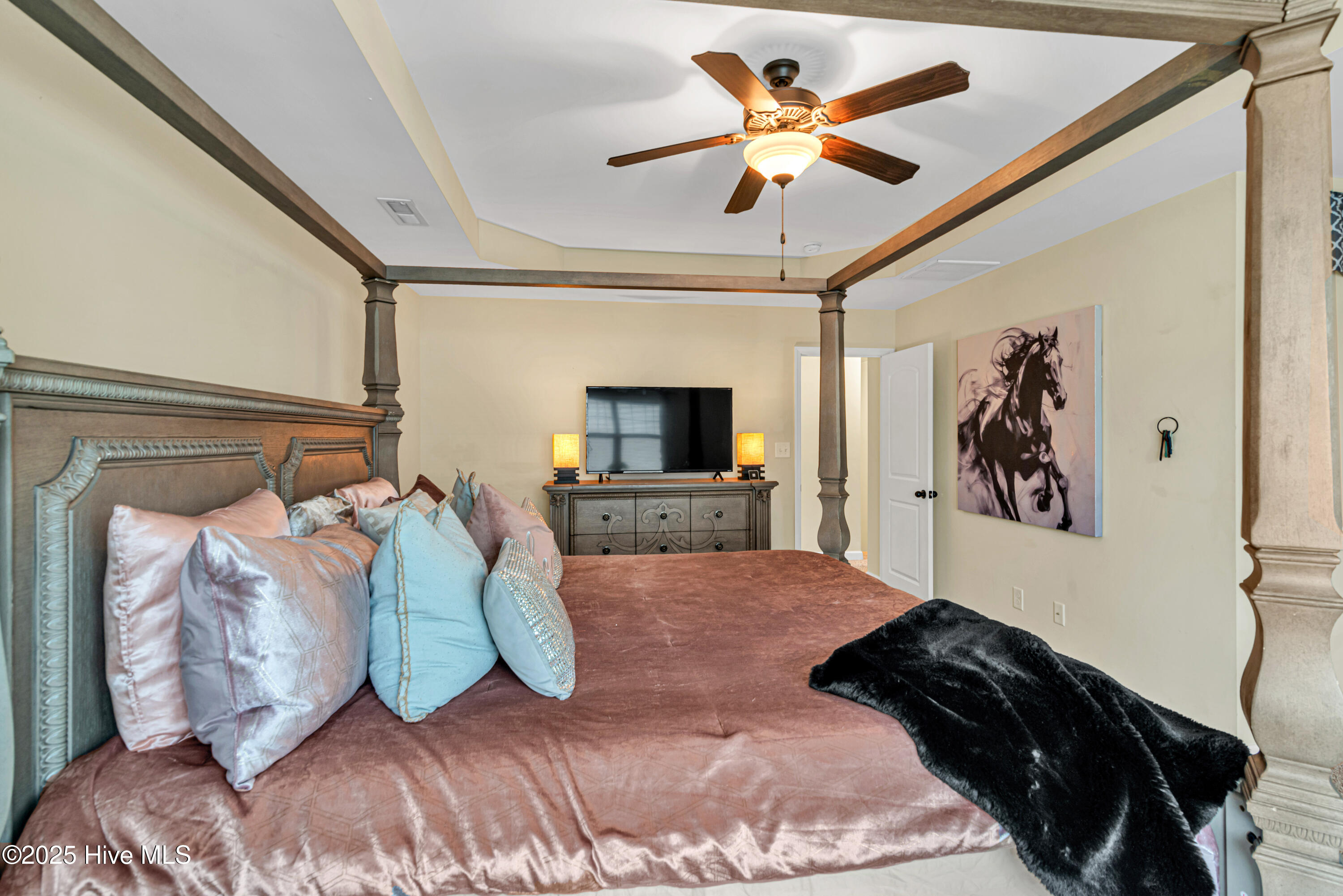 100556038 | Photo 40