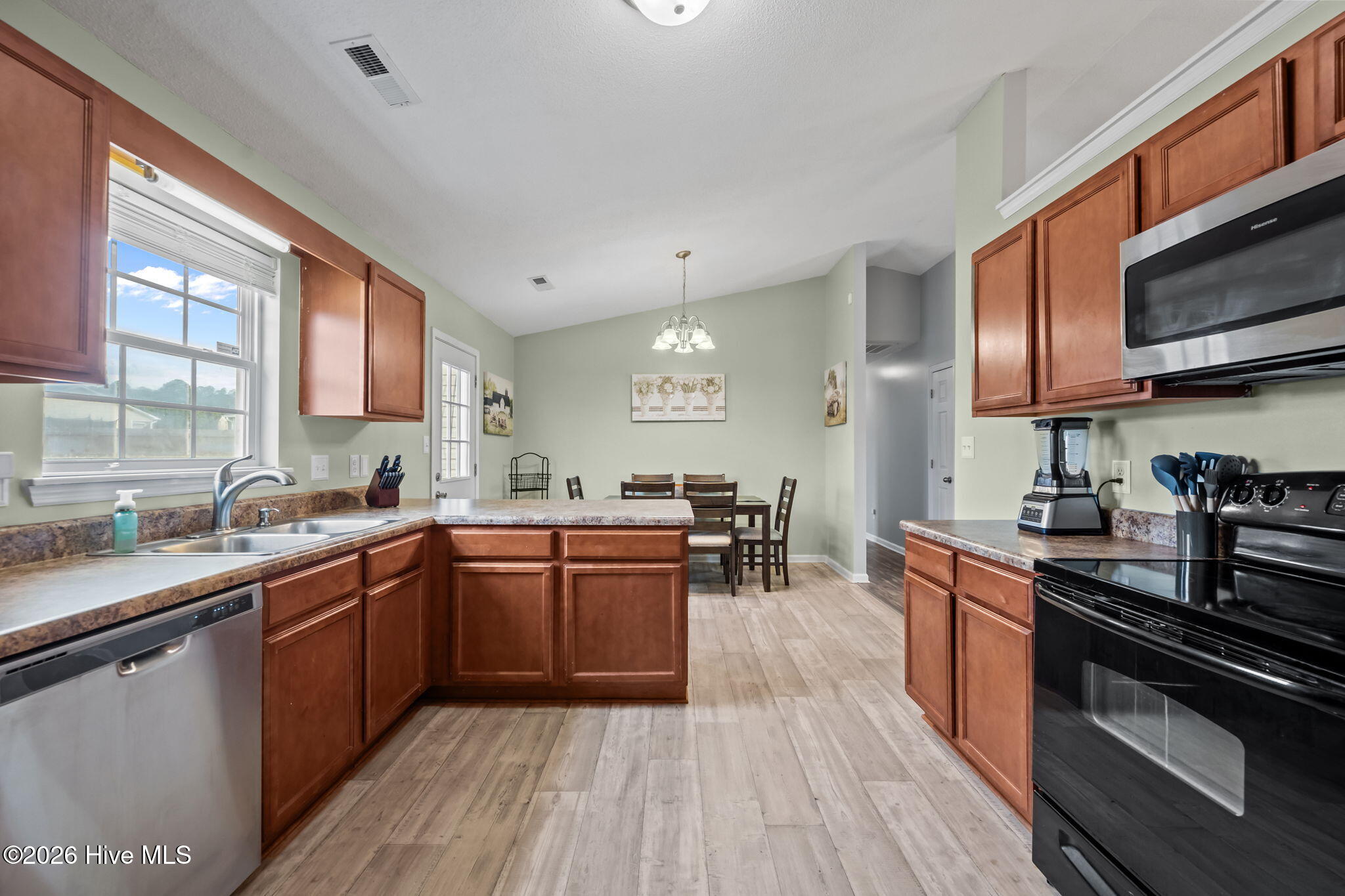 100547343 | Photo 18