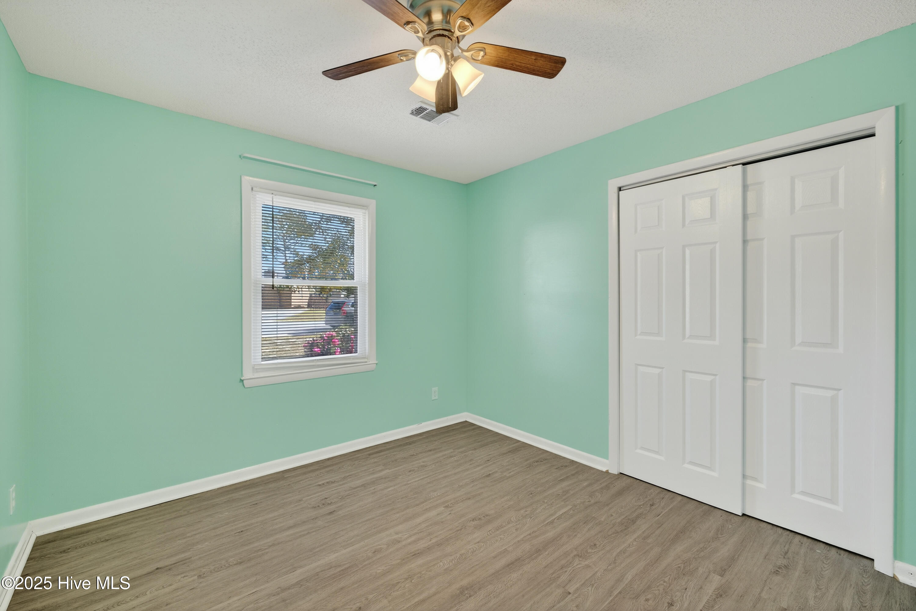 100541302 | Photo 26