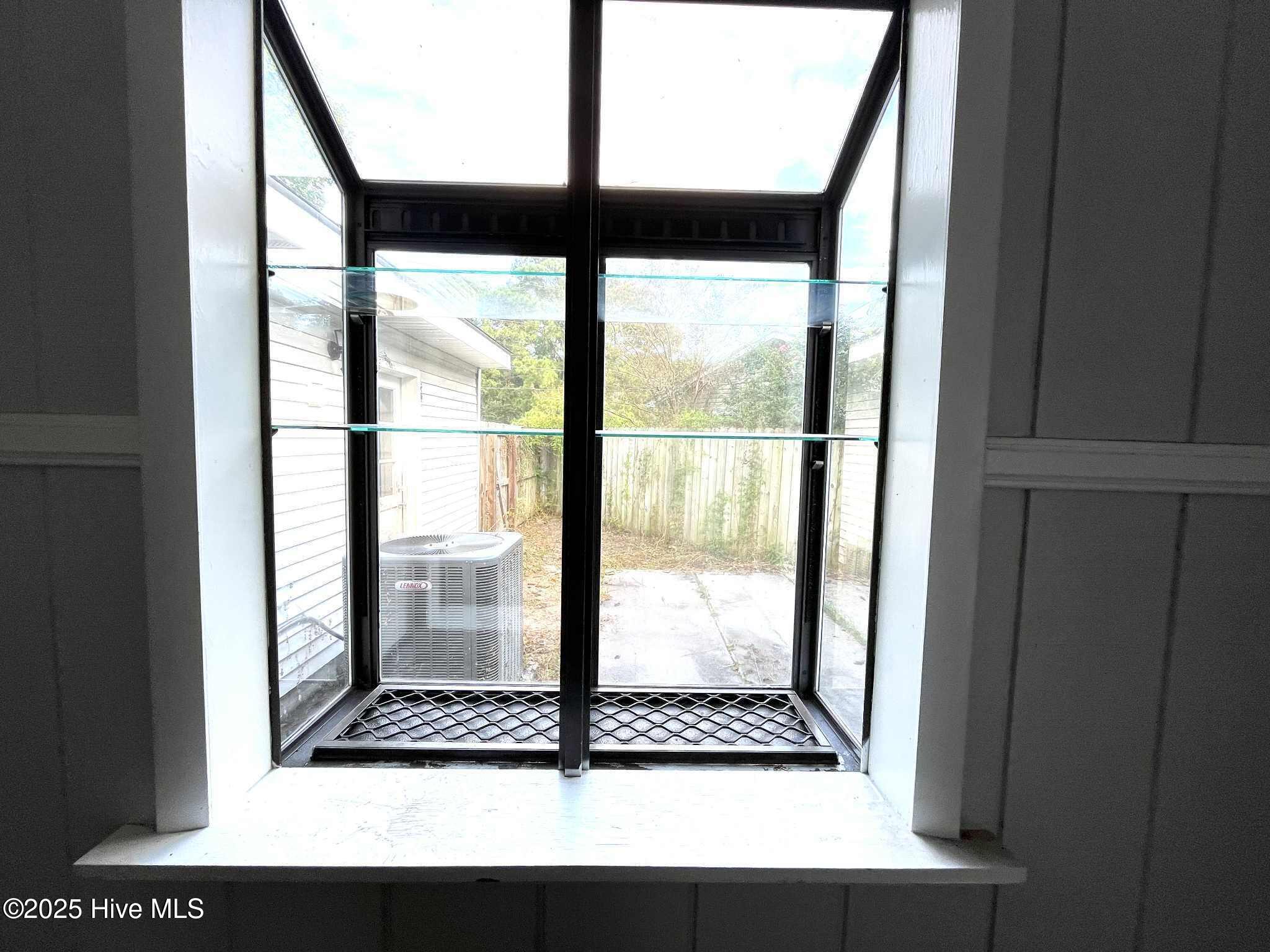 100528280 | Photo 16