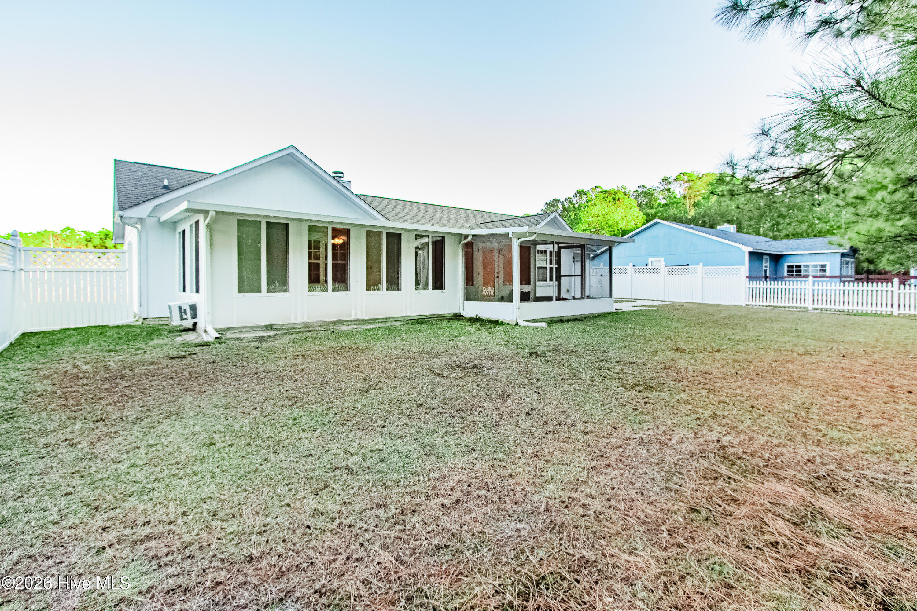 100547548 | Photo 30