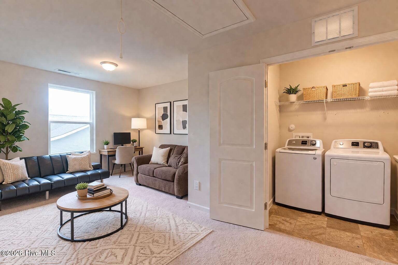 100565114 | Photo 14