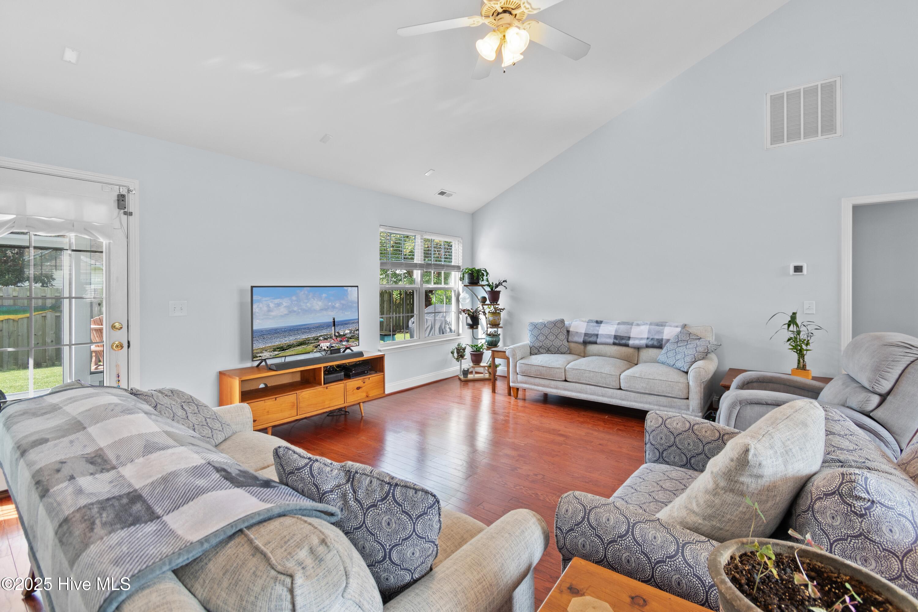 100526864 | Photo 10