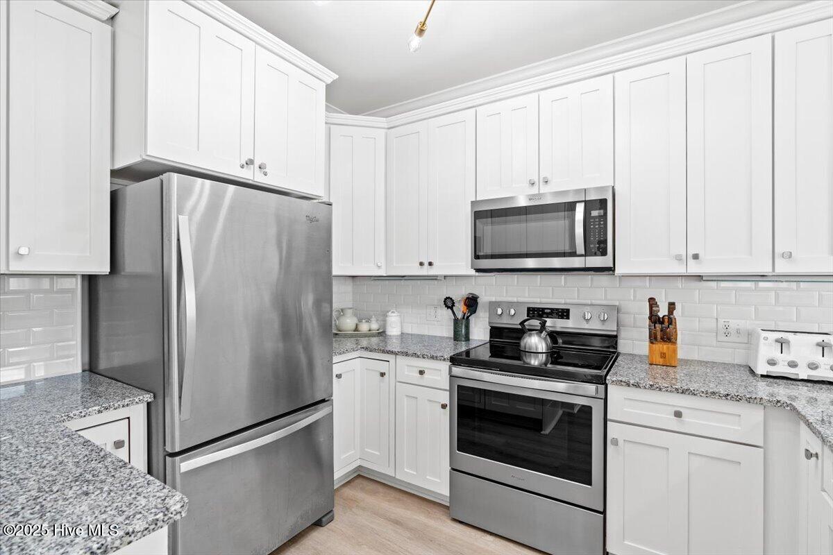 100540998 | Photo 17