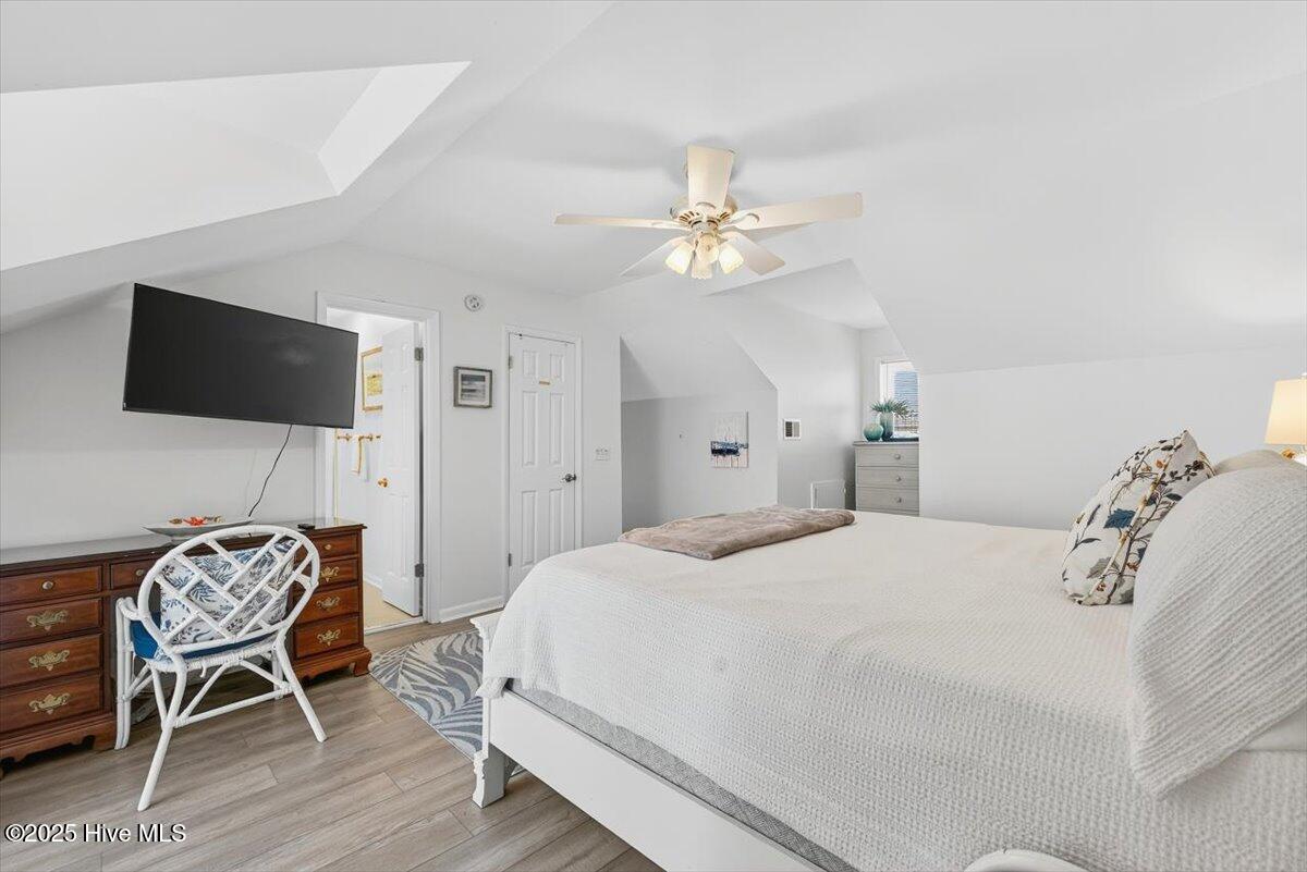 100542935 | Photo 27