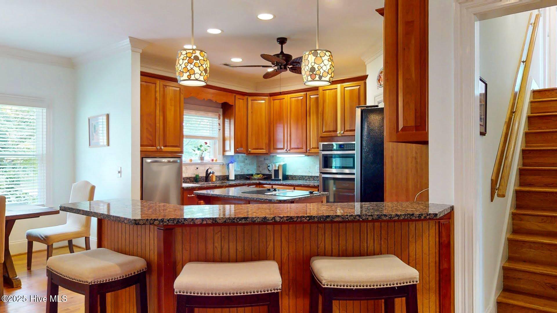 100528011 | Photo 11