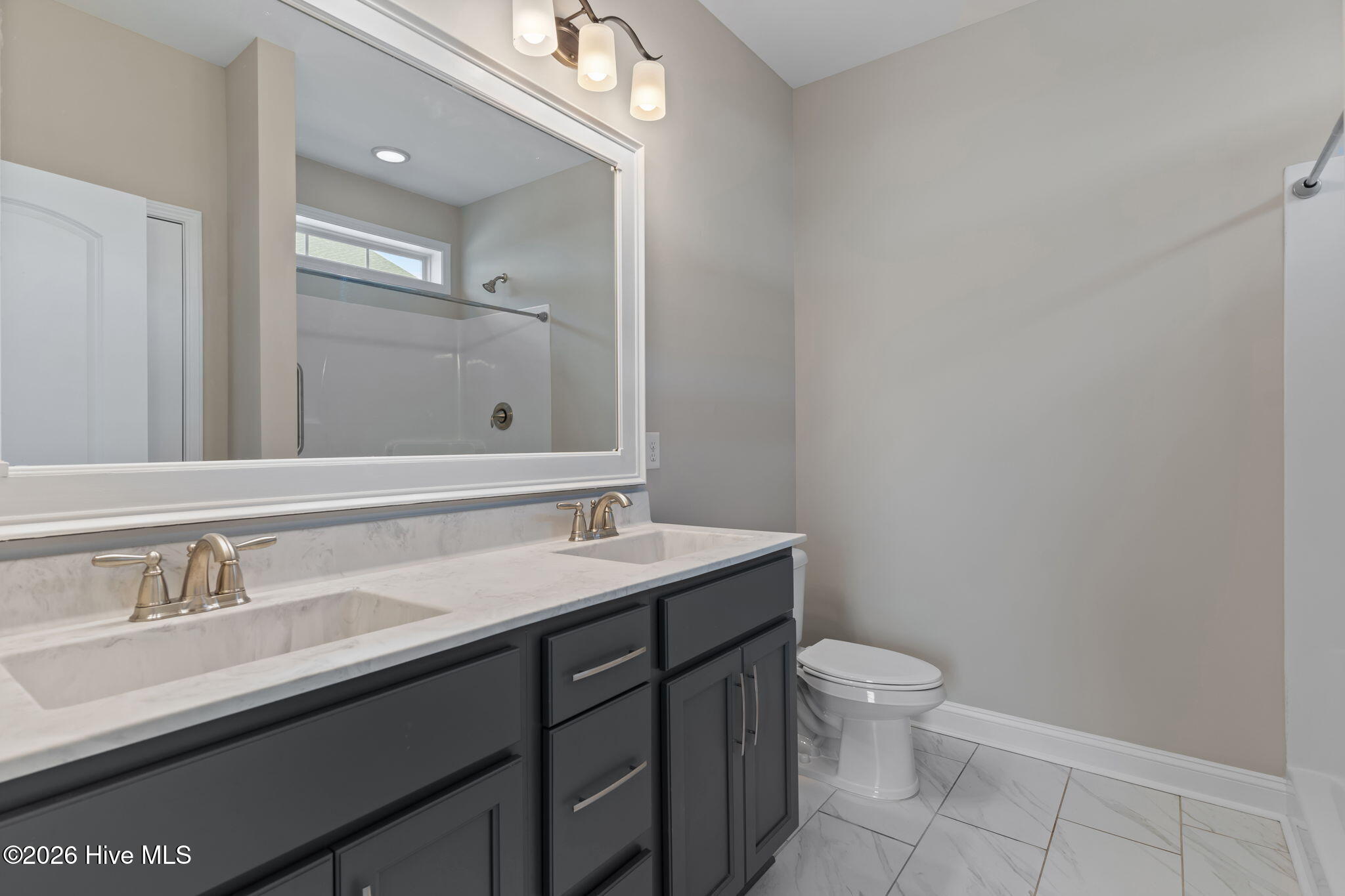 100556370 | Photo 16