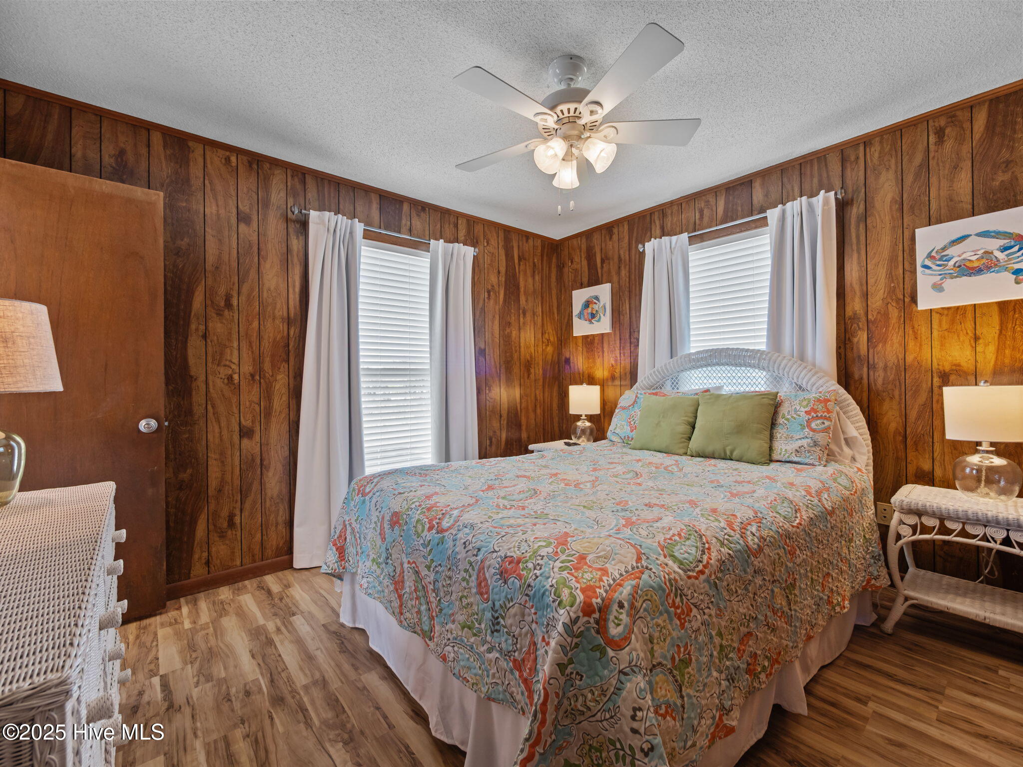 100537997 | Photo 28