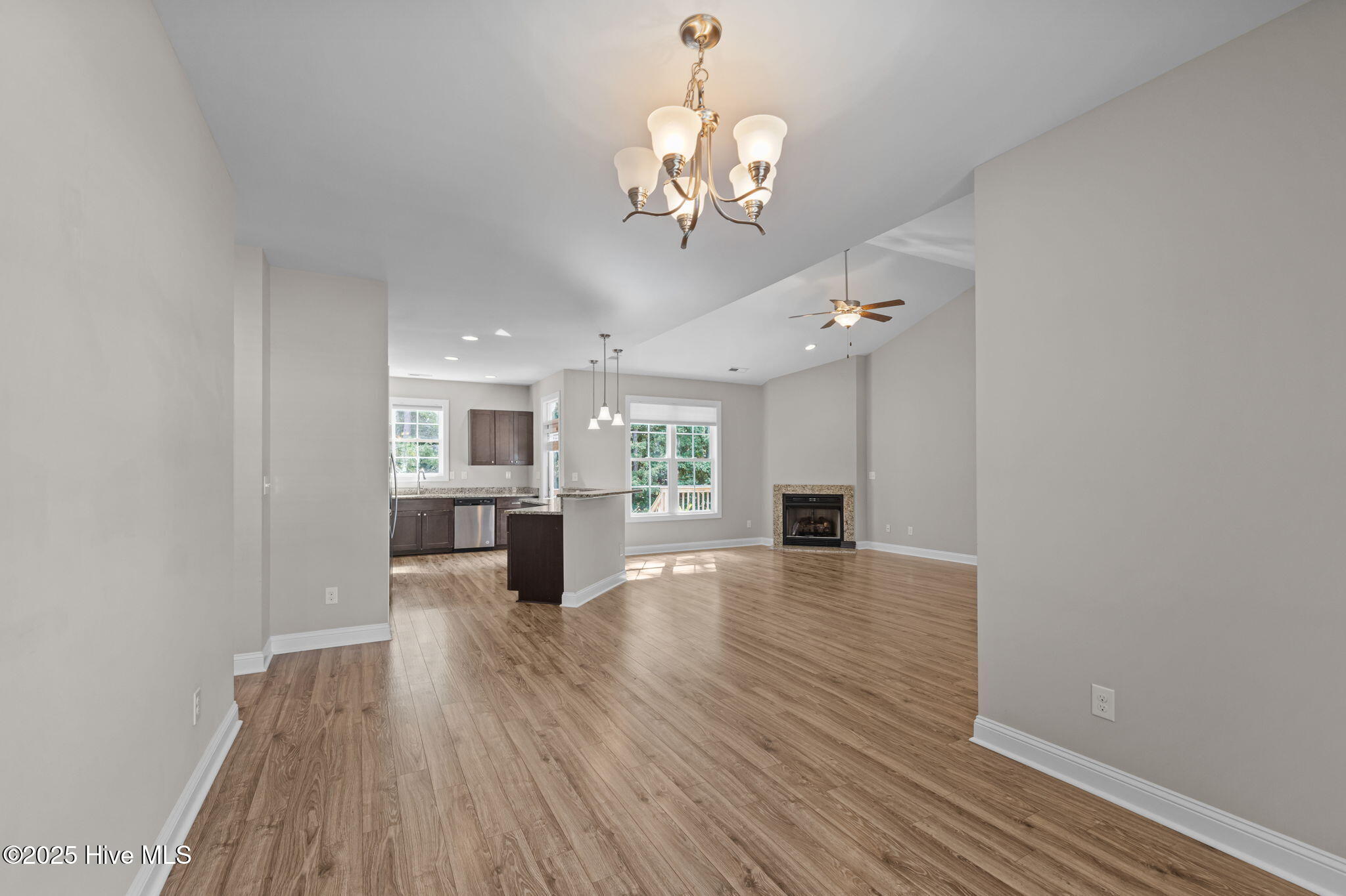 1206 Strange Co1206 Strange Courturt