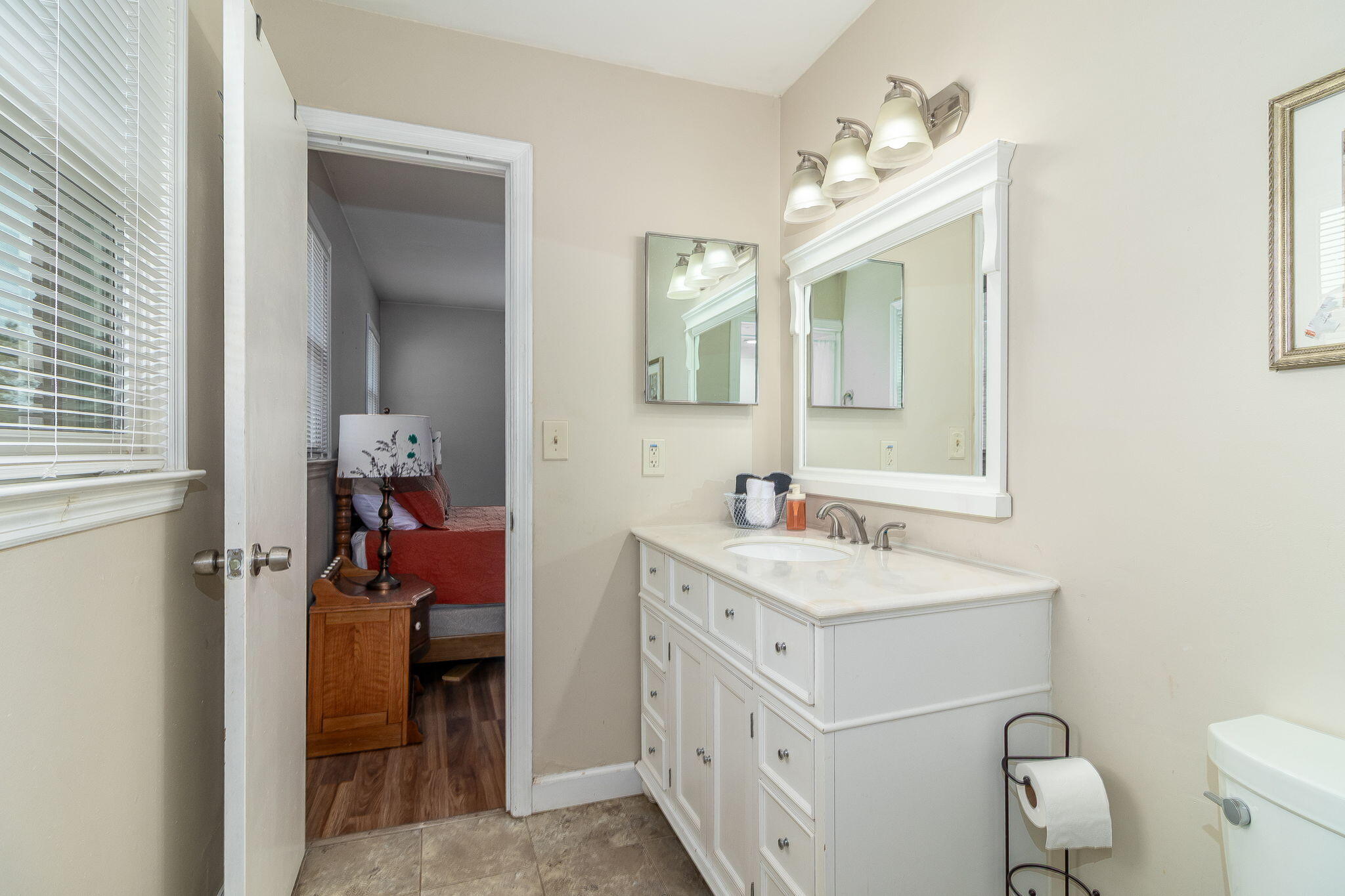 27-web-or-mls-105 DRESDEN DR A©--28