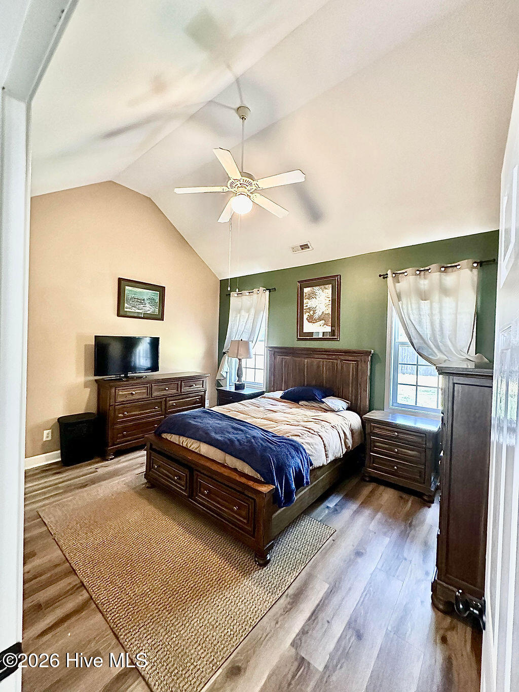 100566805 | Photo 25