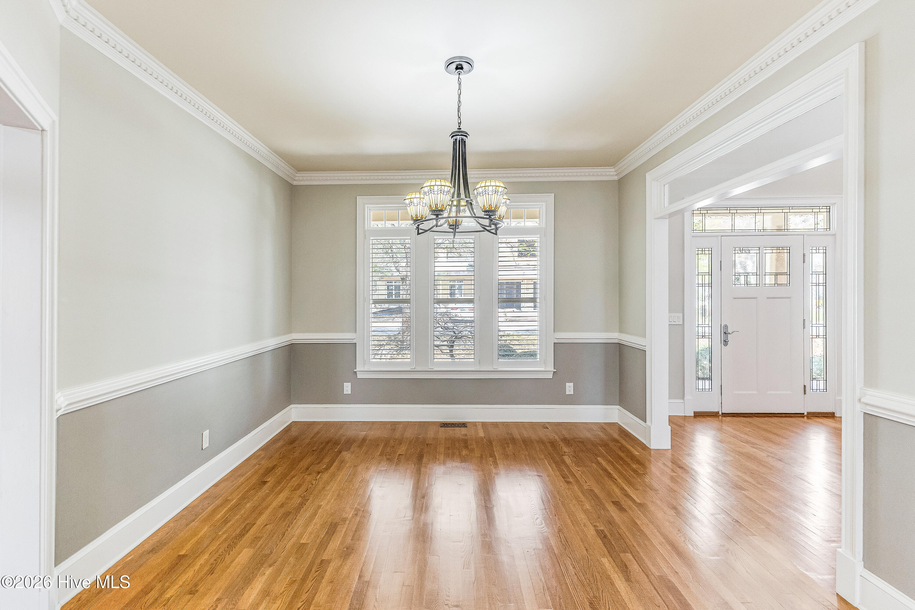 100563168 | Photo 19