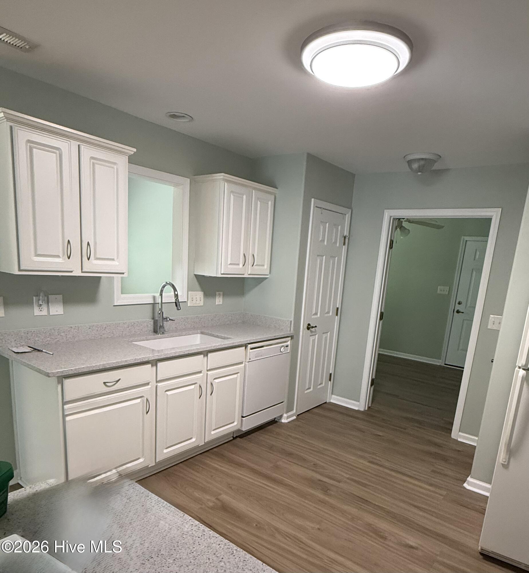 100568919 | Photo 15