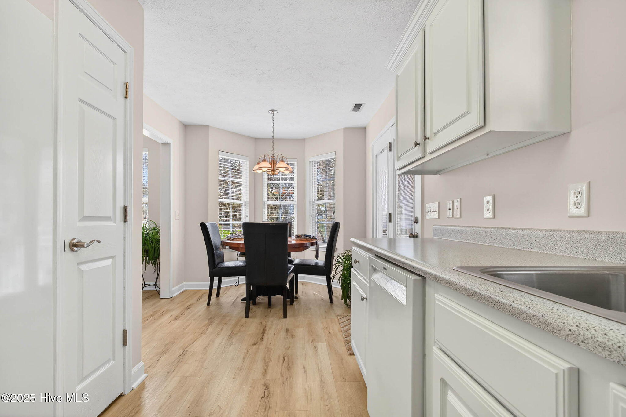 100543046 | Photo 16