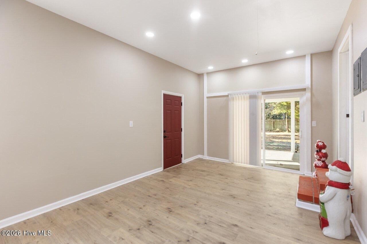 100562203 | Photo 17