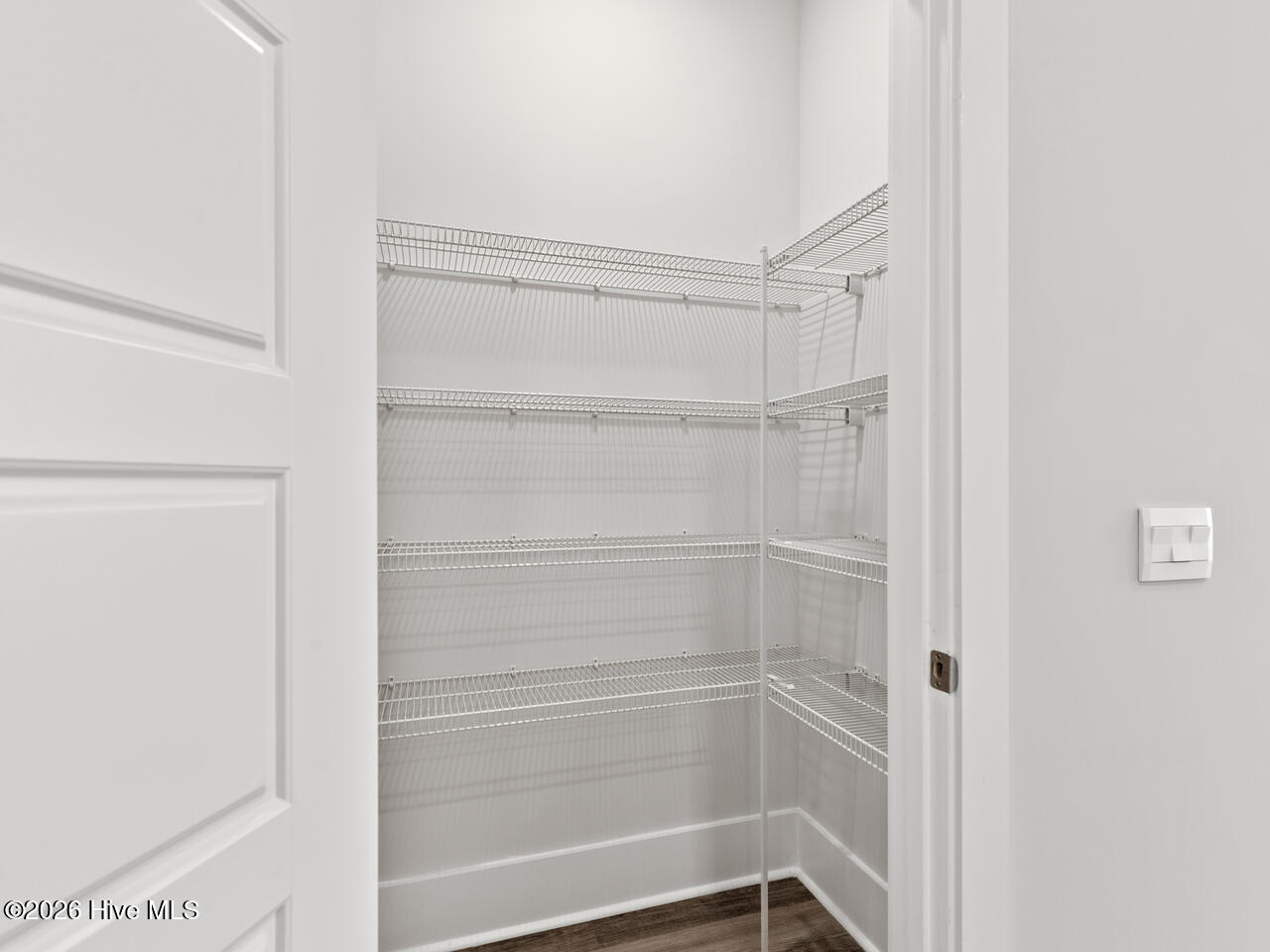 100535810 | Photo 10