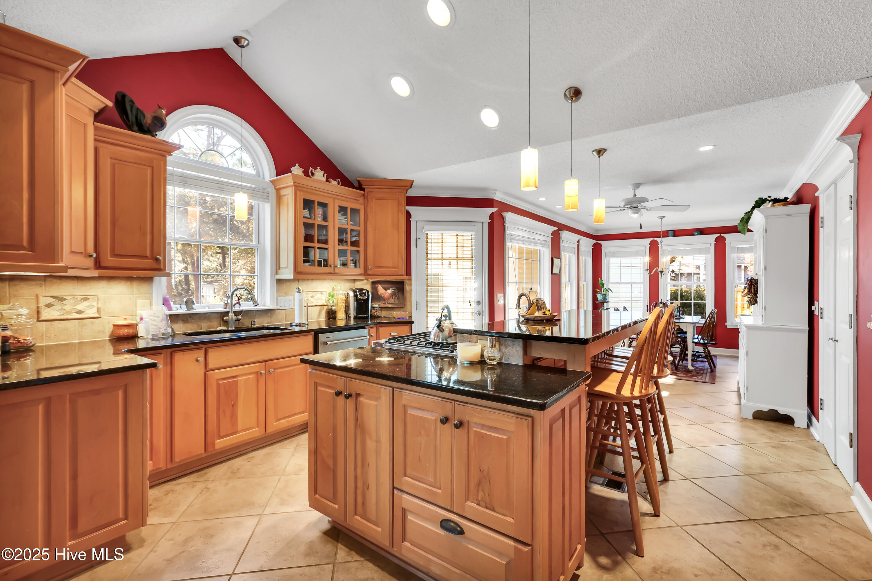 100544333 | Photo 10