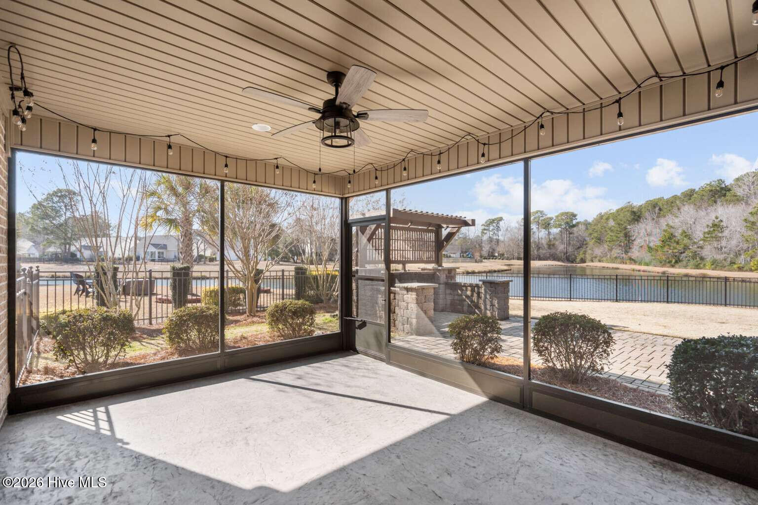 100553422 | Photo 12