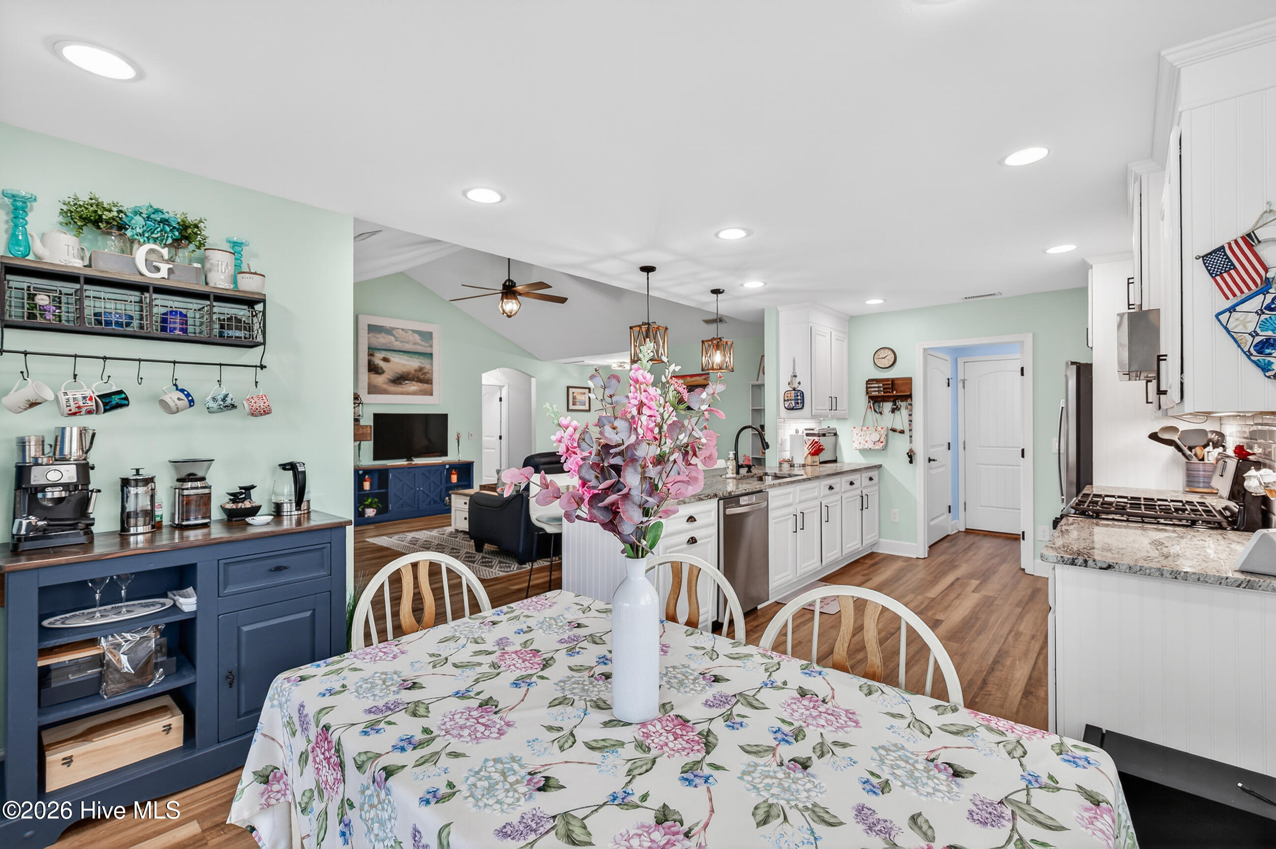 100567019 | Photo 18