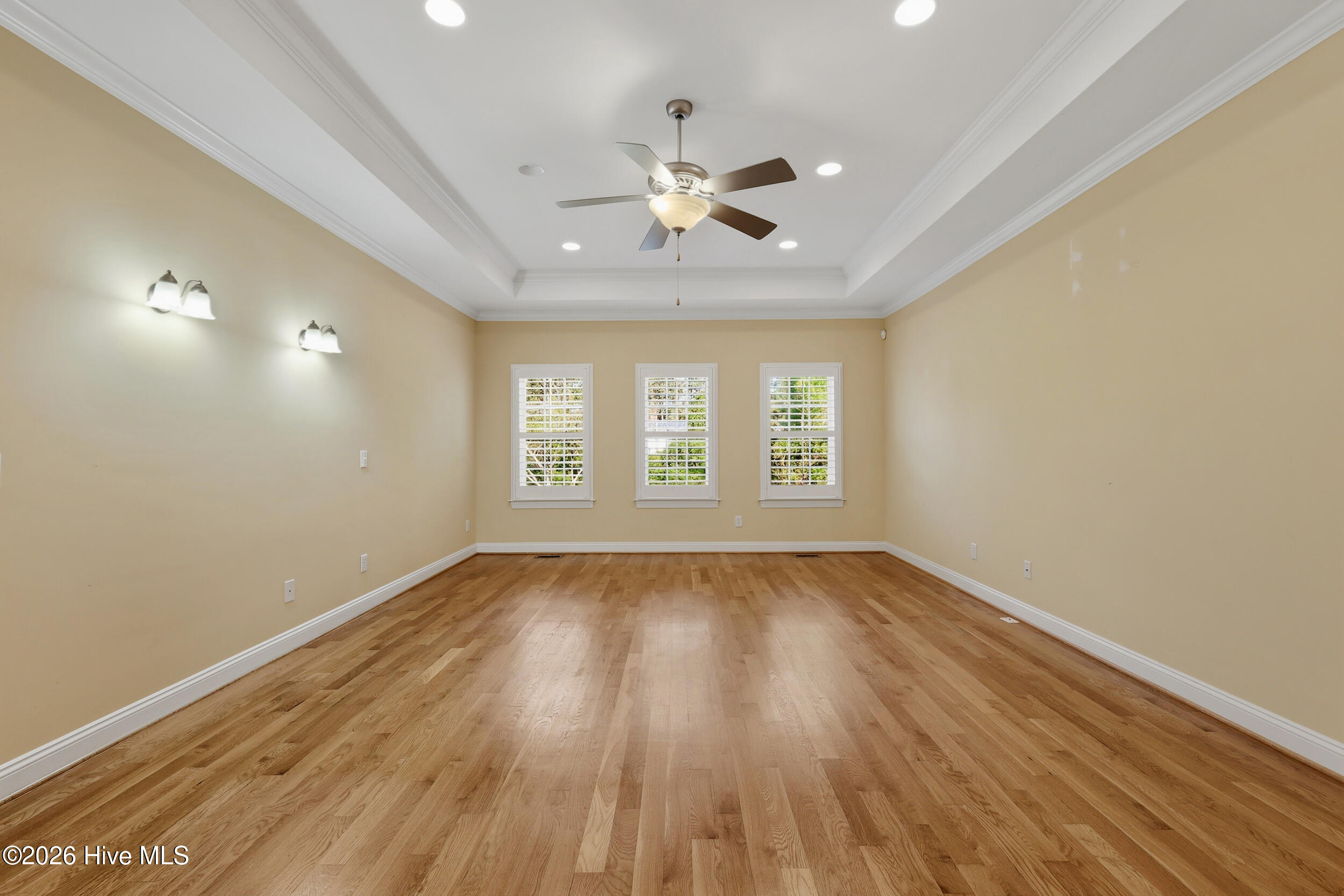 100567096 | Photo 38