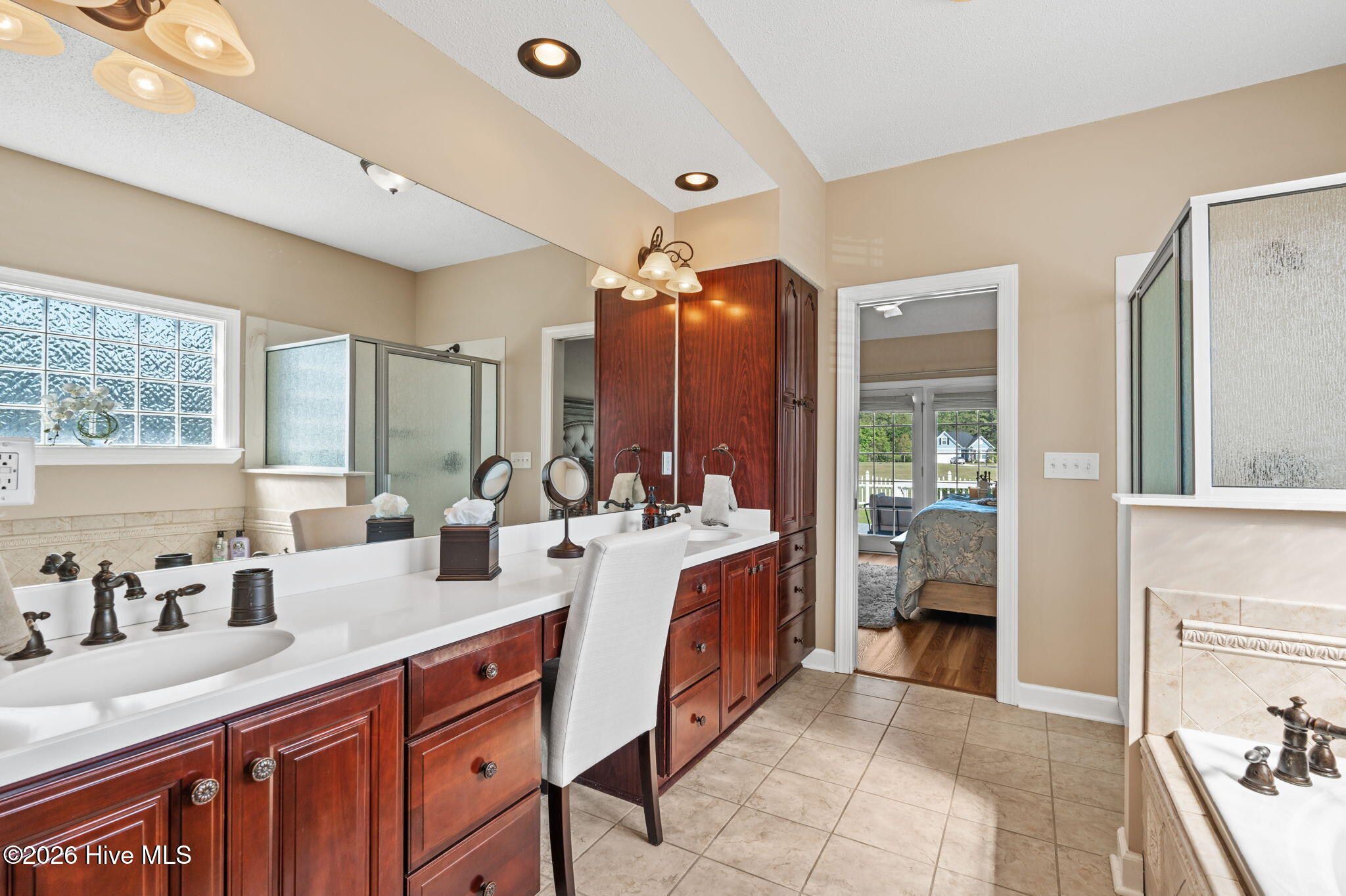 100567256 | Photo 24