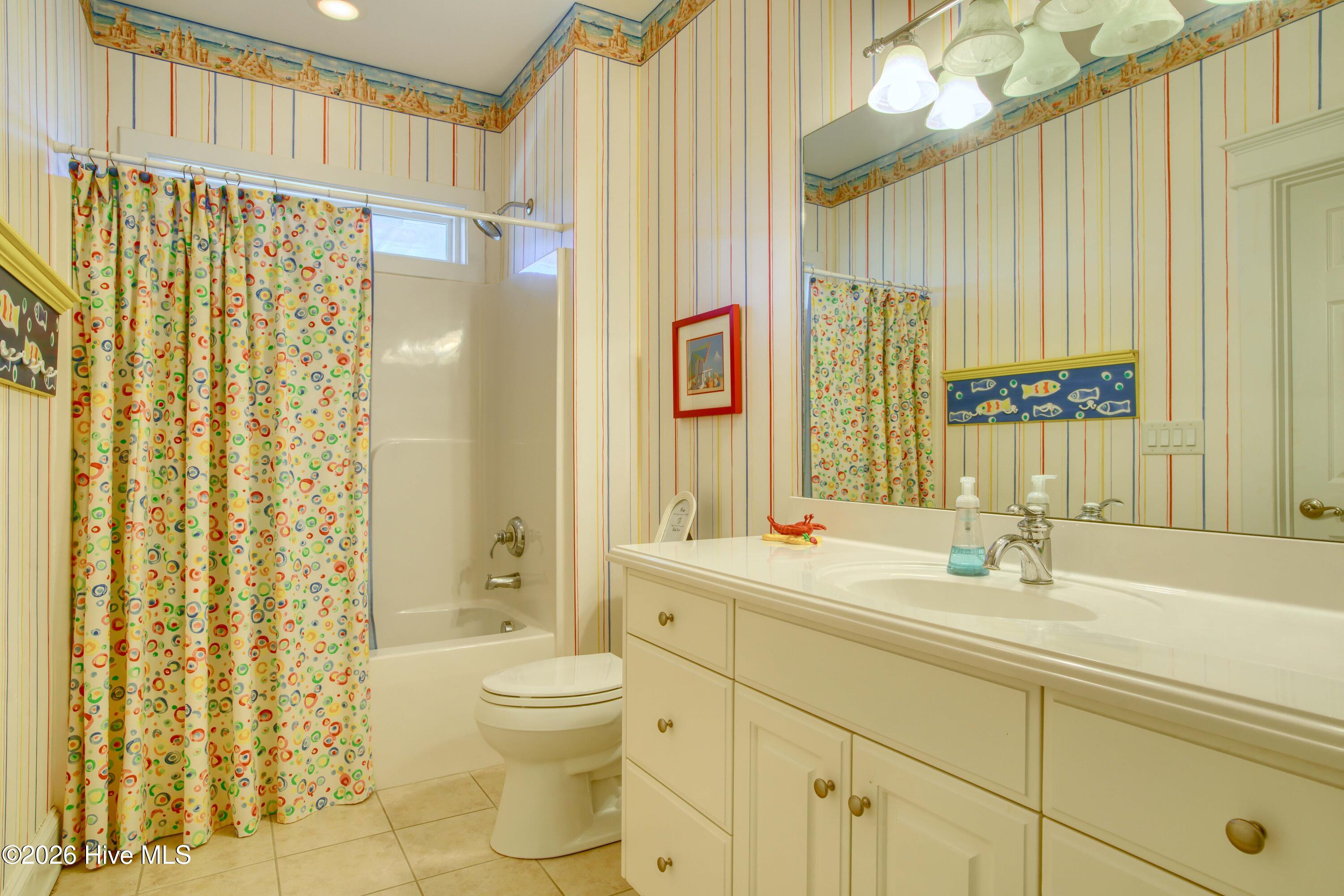 100549111 | Photo 56