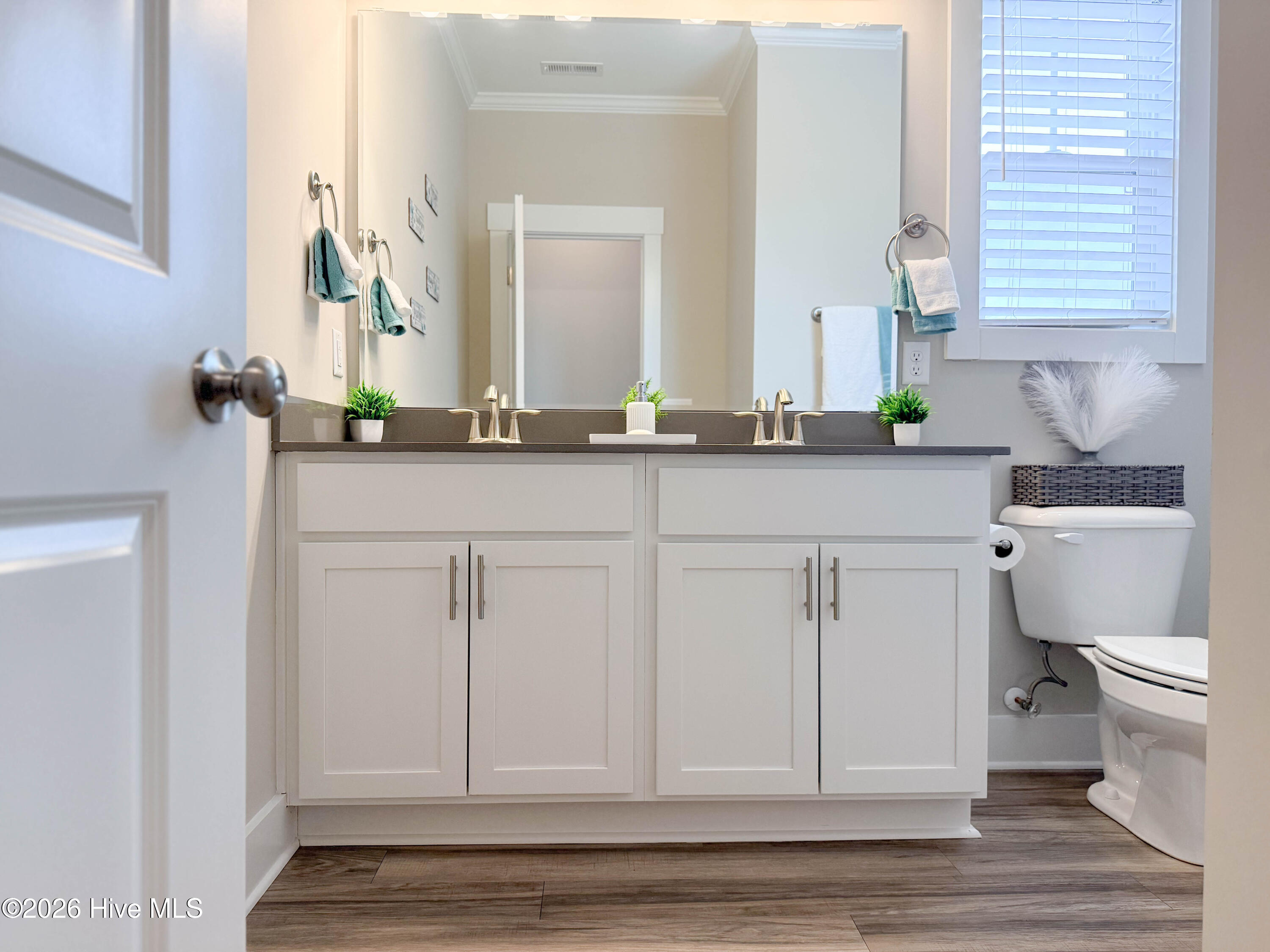 100560693 | Photo 40