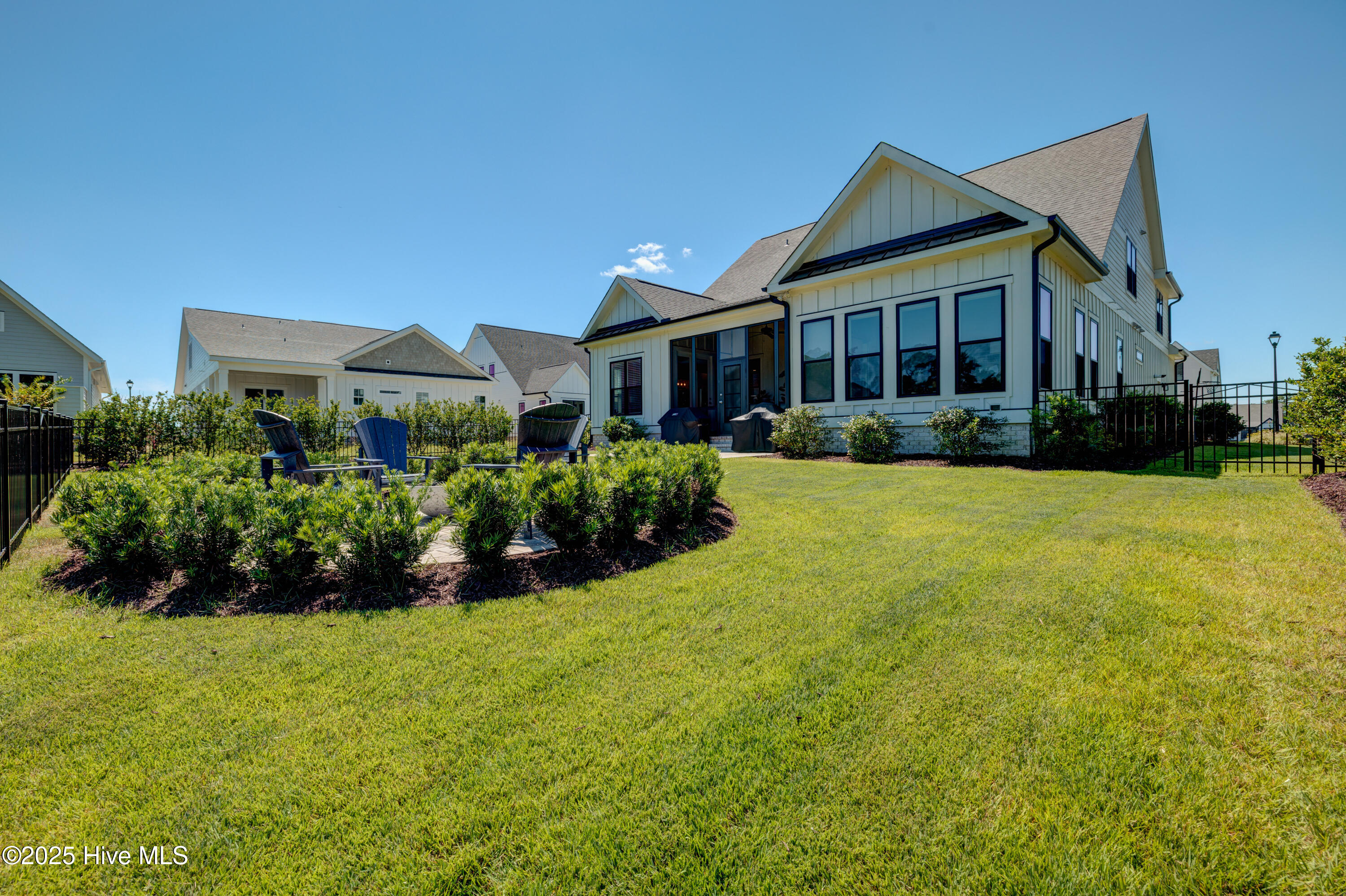 100531036 | Photo 11