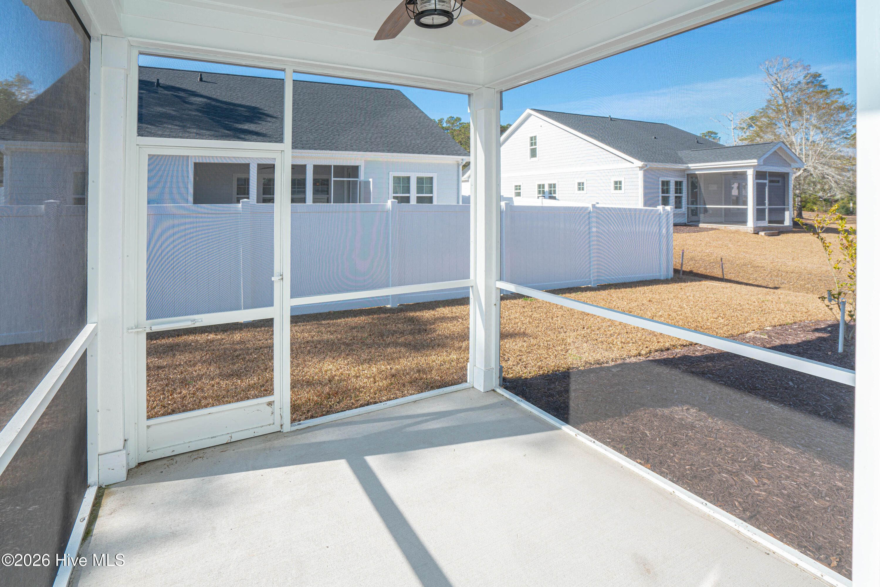 100548241 | Photo 45