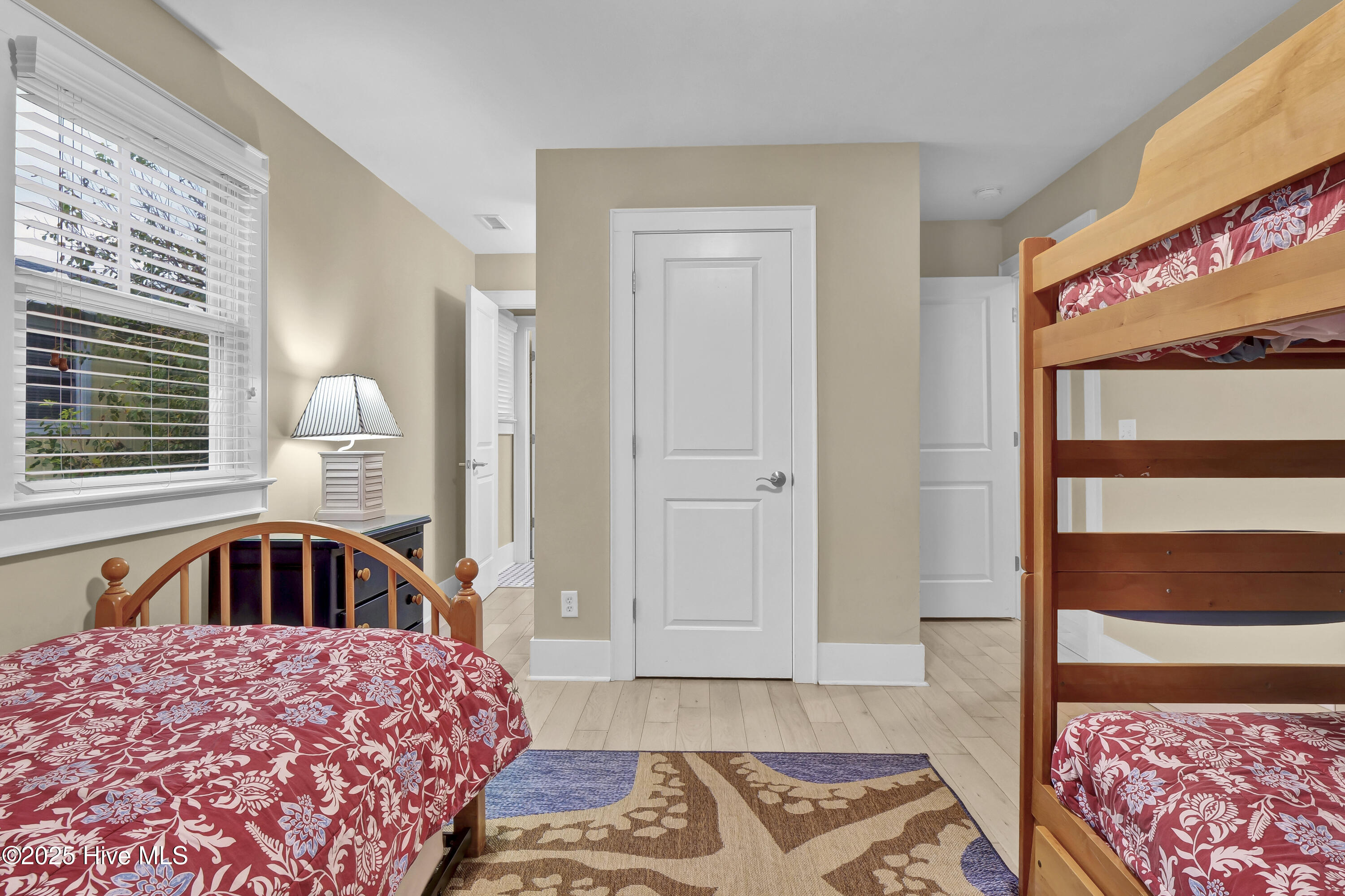 100525301 | Photo 17