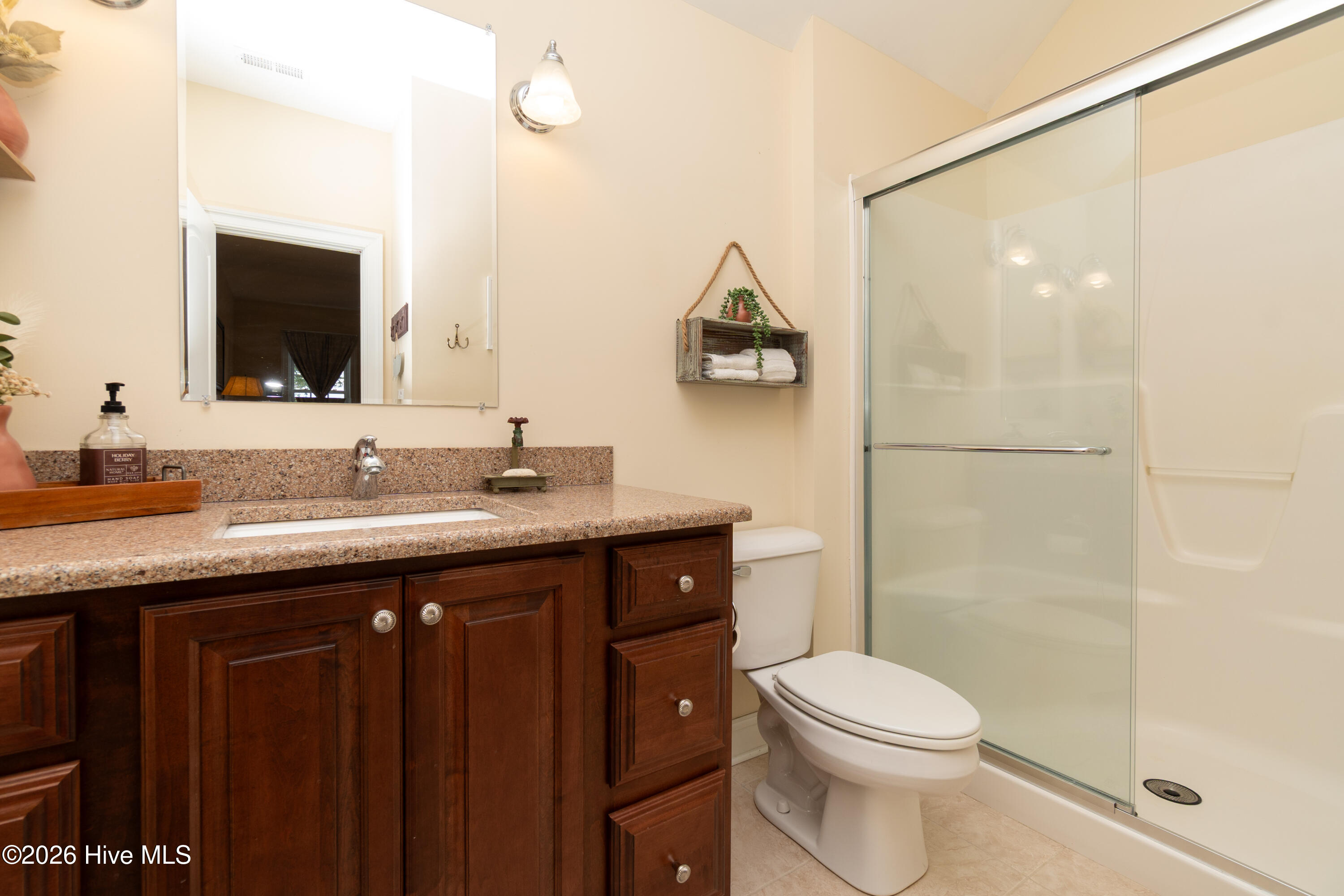 bathroom to 2nd floor ensuite
