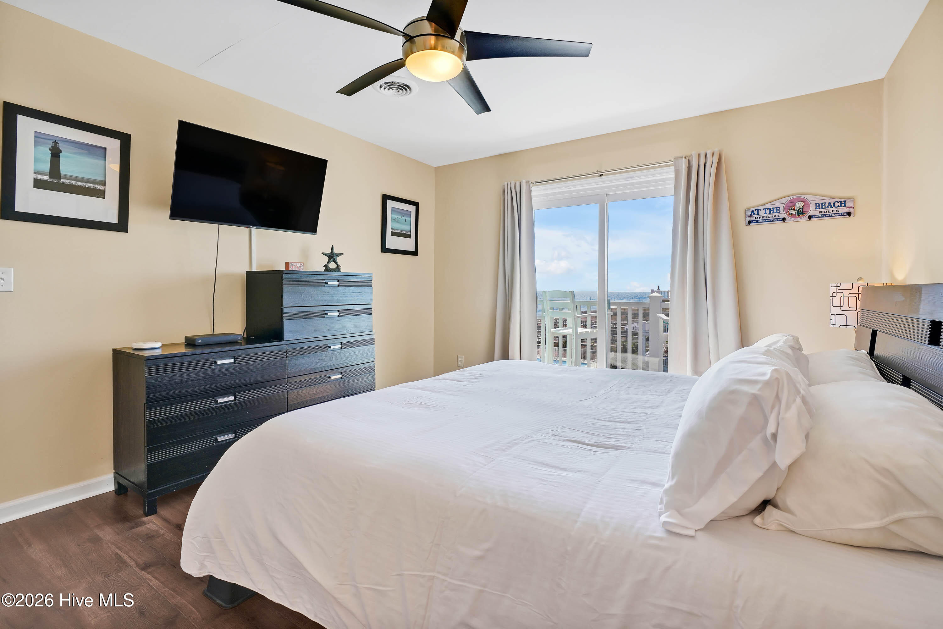 100565852 | Photo 14