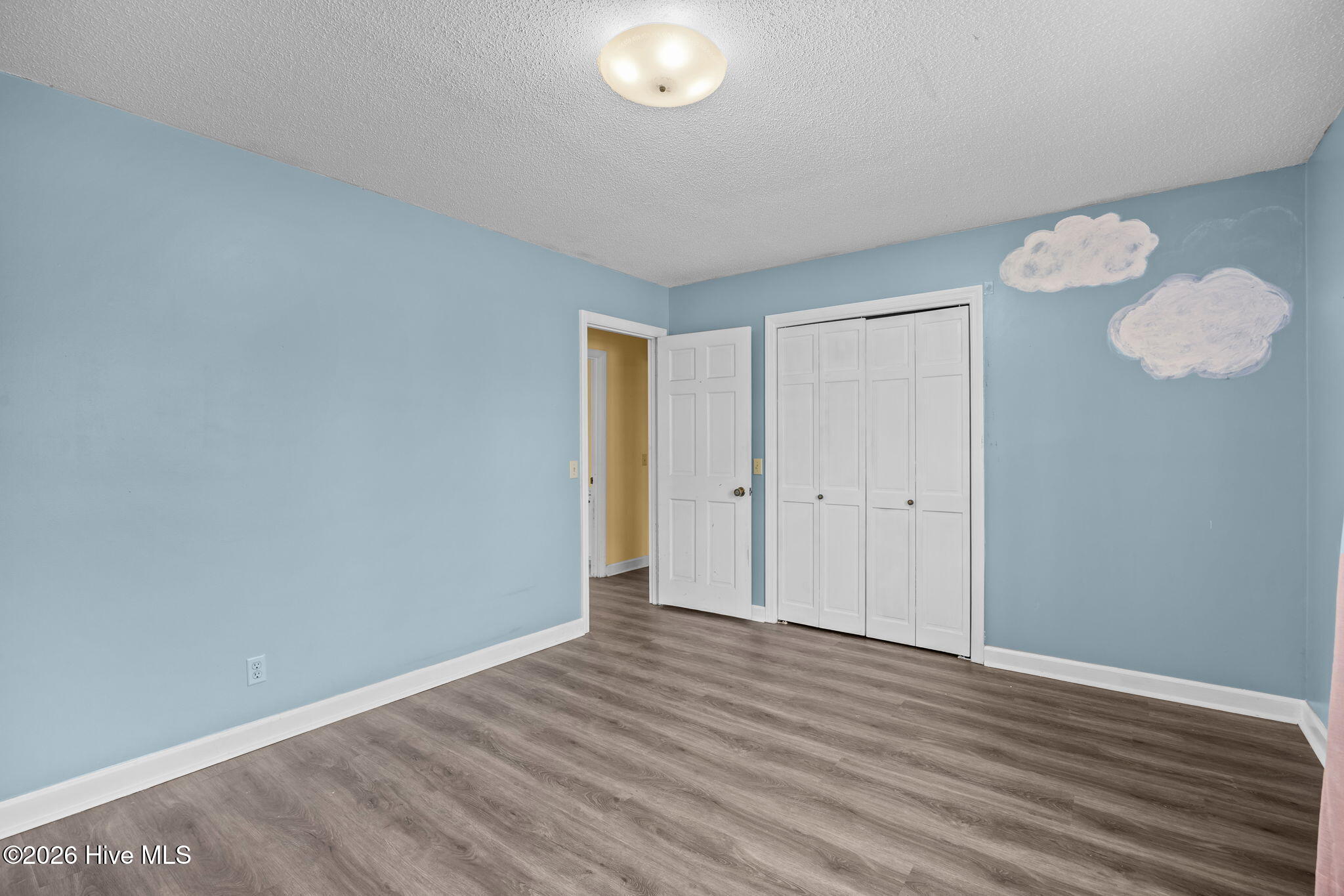 100559935 | Photo 30