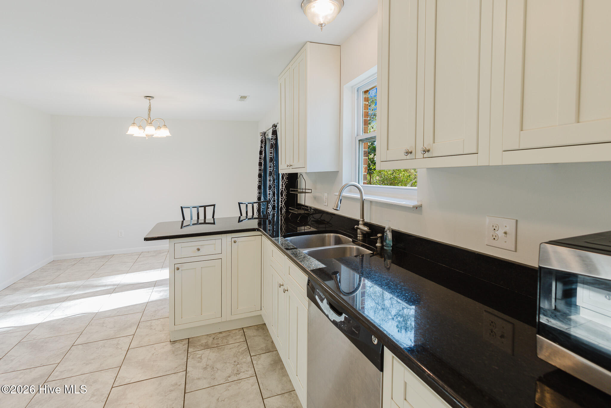 100550939 | Photo 27