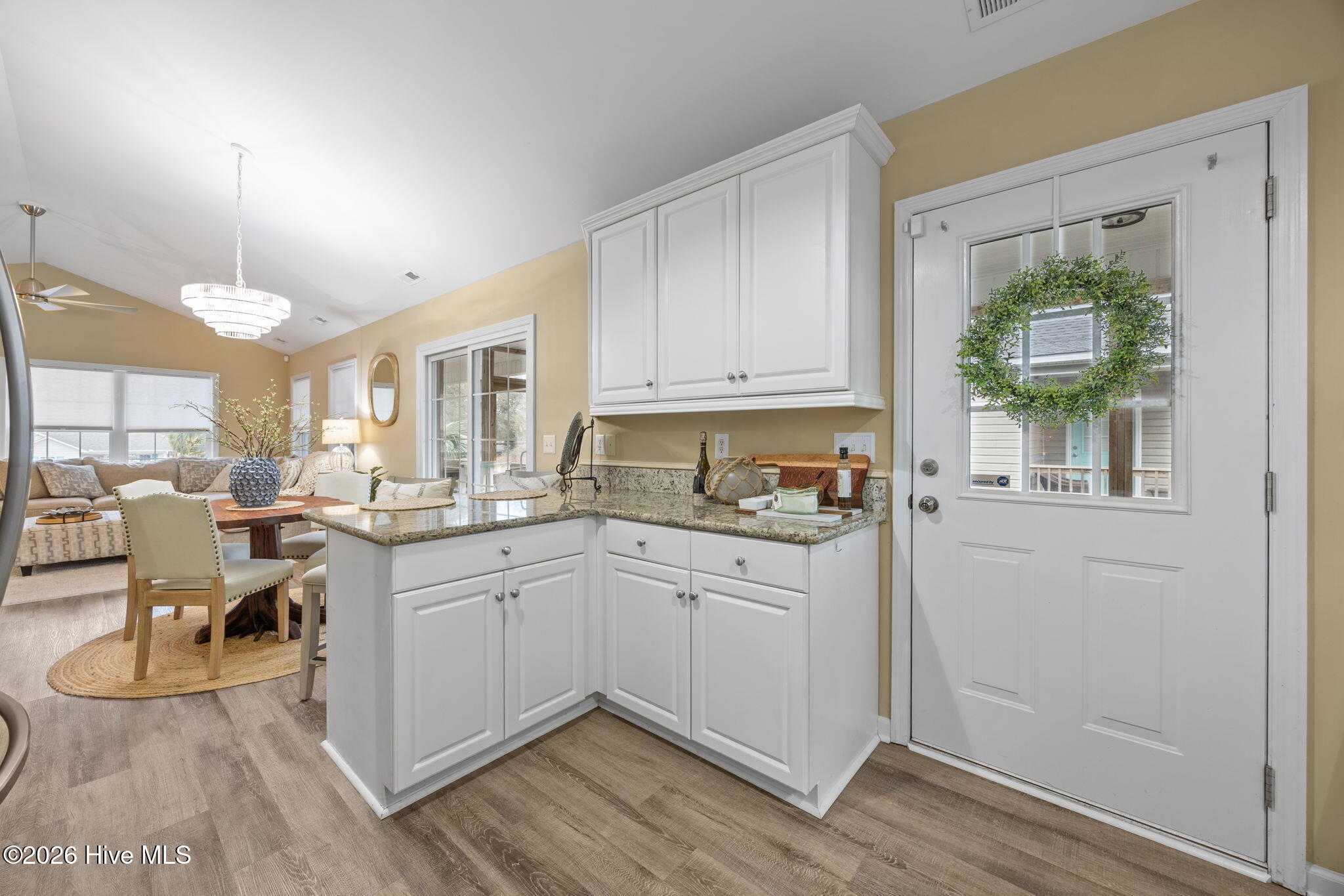 100553265 | Photo 19