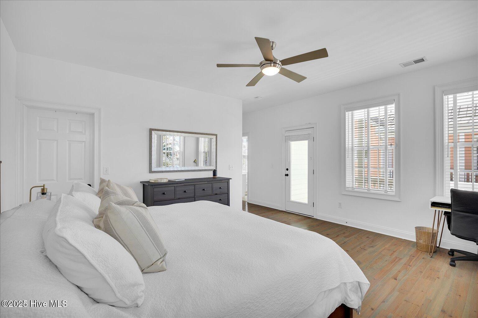 100545329 | Photo 23