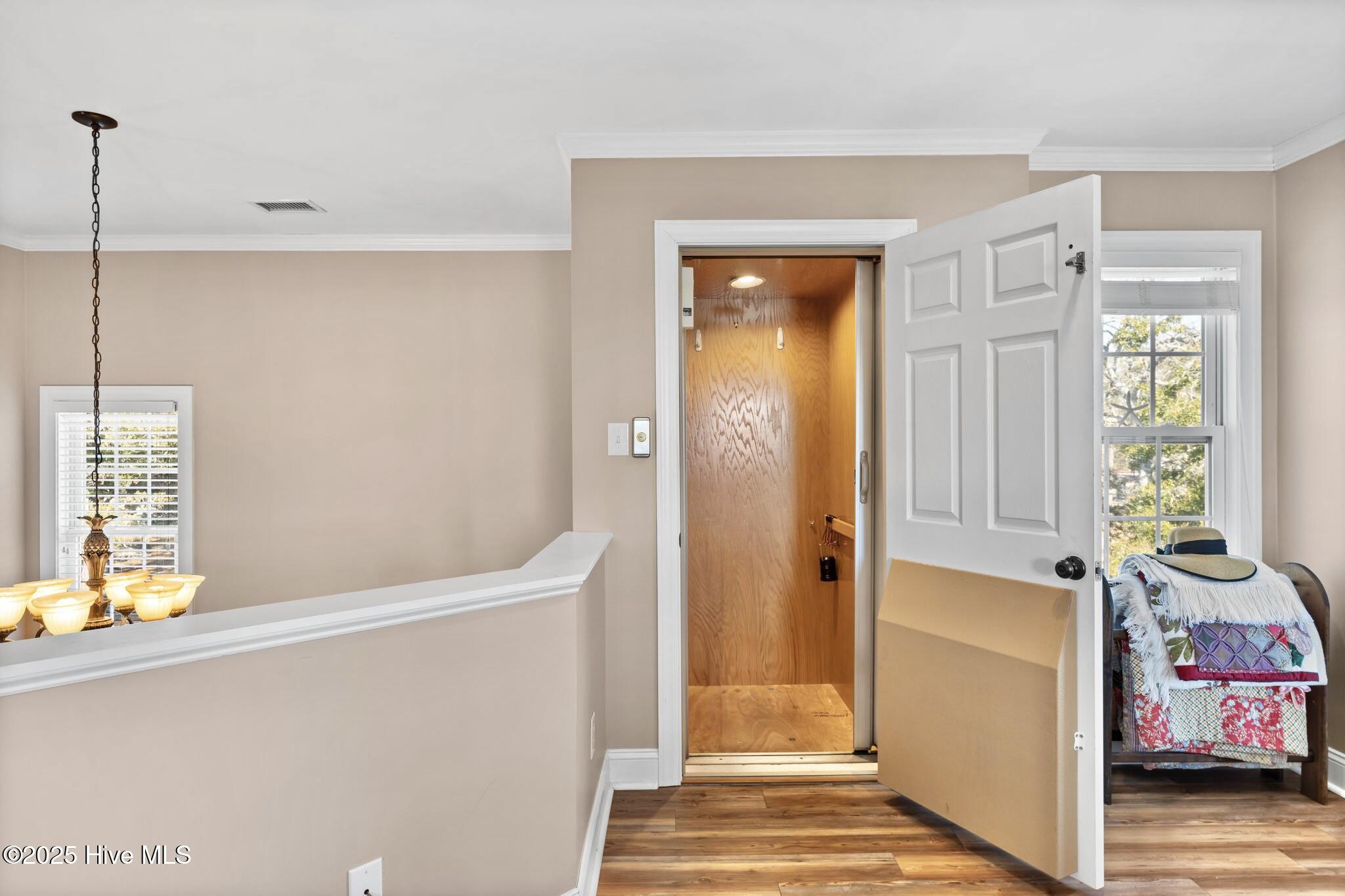 100543841 | Photo 32