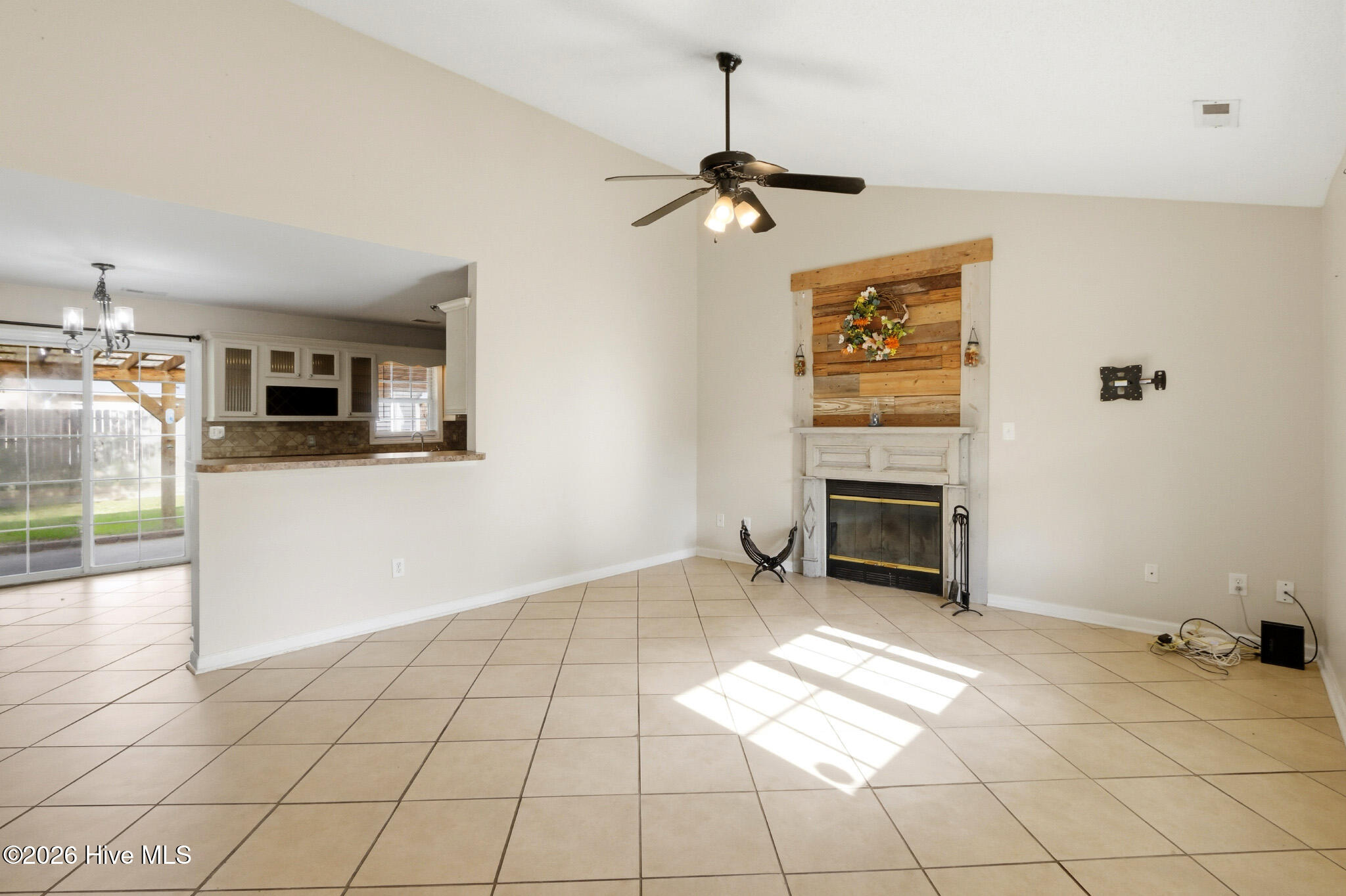 100558935 | Photo 18